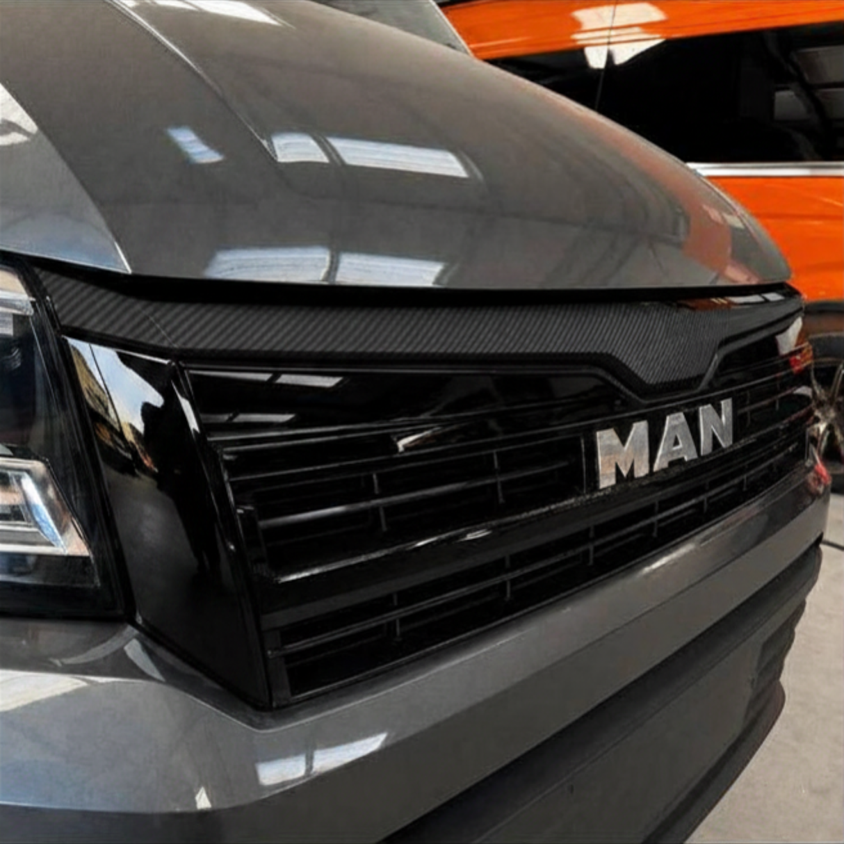 Für MAN TGE Badgeless Gloss Black Kühlergrill-Ausstattung – Styling-Upgrade des Frontvans | Van-X