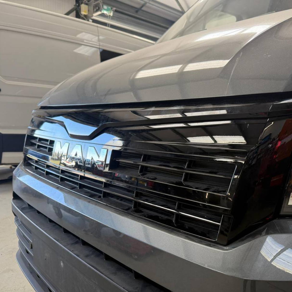 Für MAN TGE Kühlergrillblende ohne Emblem – Schwarz glänzend | Premium-Frontgrill-Upgrade für TGE Van
