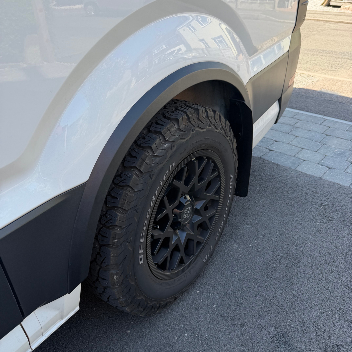Für VW New Crafter / MAN TGE Radkastenausstattungen – strukturiertes schwarzes 4-teiliges Designkit | Van-X