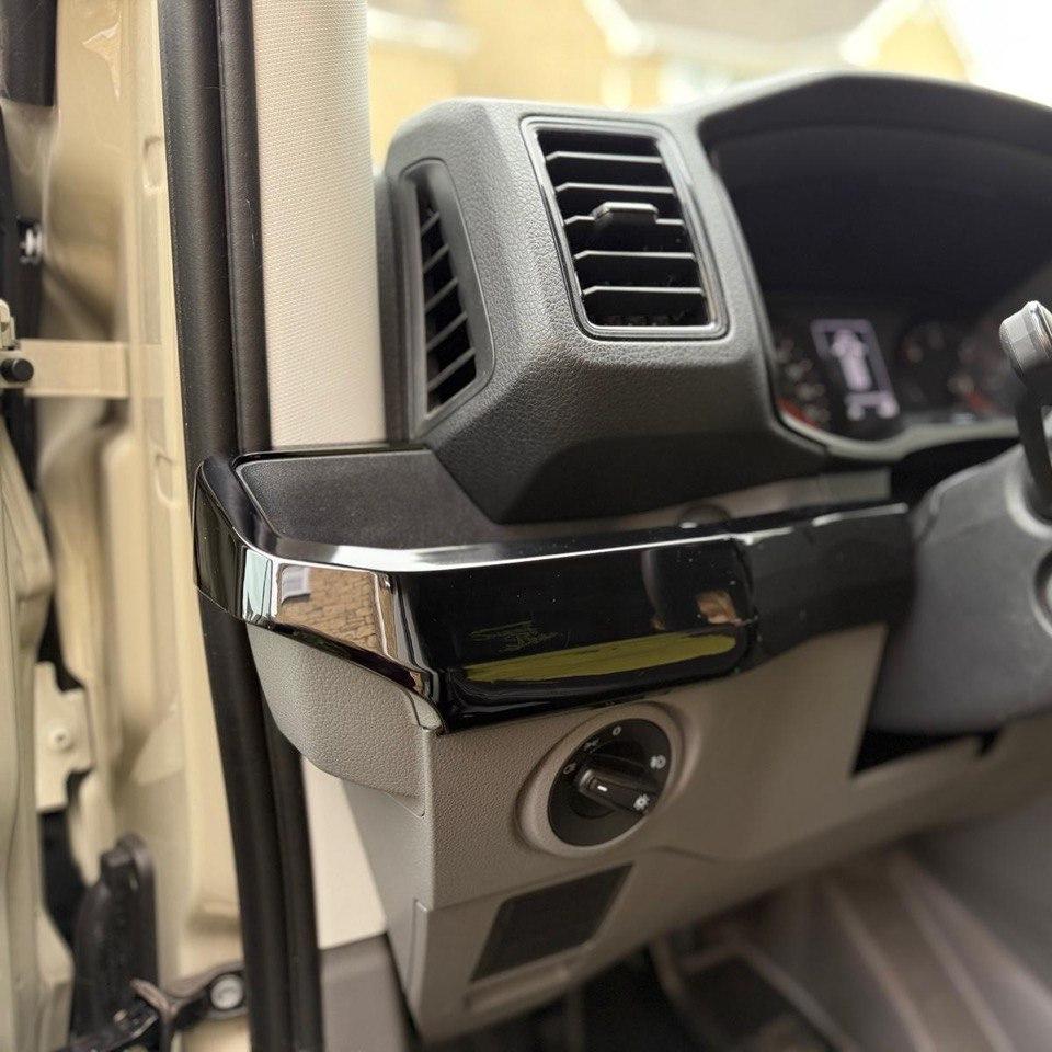 Für MAN TGE LHD Styling Zierleisten am unteren Armaturenbrett - Schwarz glänzend (6er Set) | Van-X