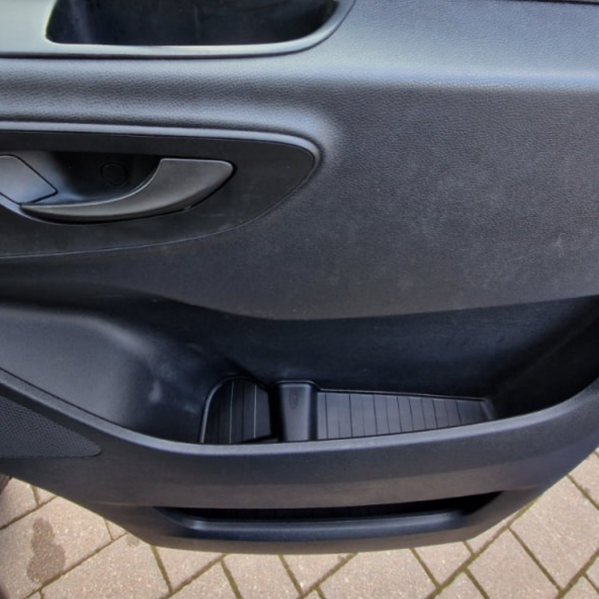 Mercedes neuer Sprinter 907 Gummitorfach-Einsätze schwarz - Van-X