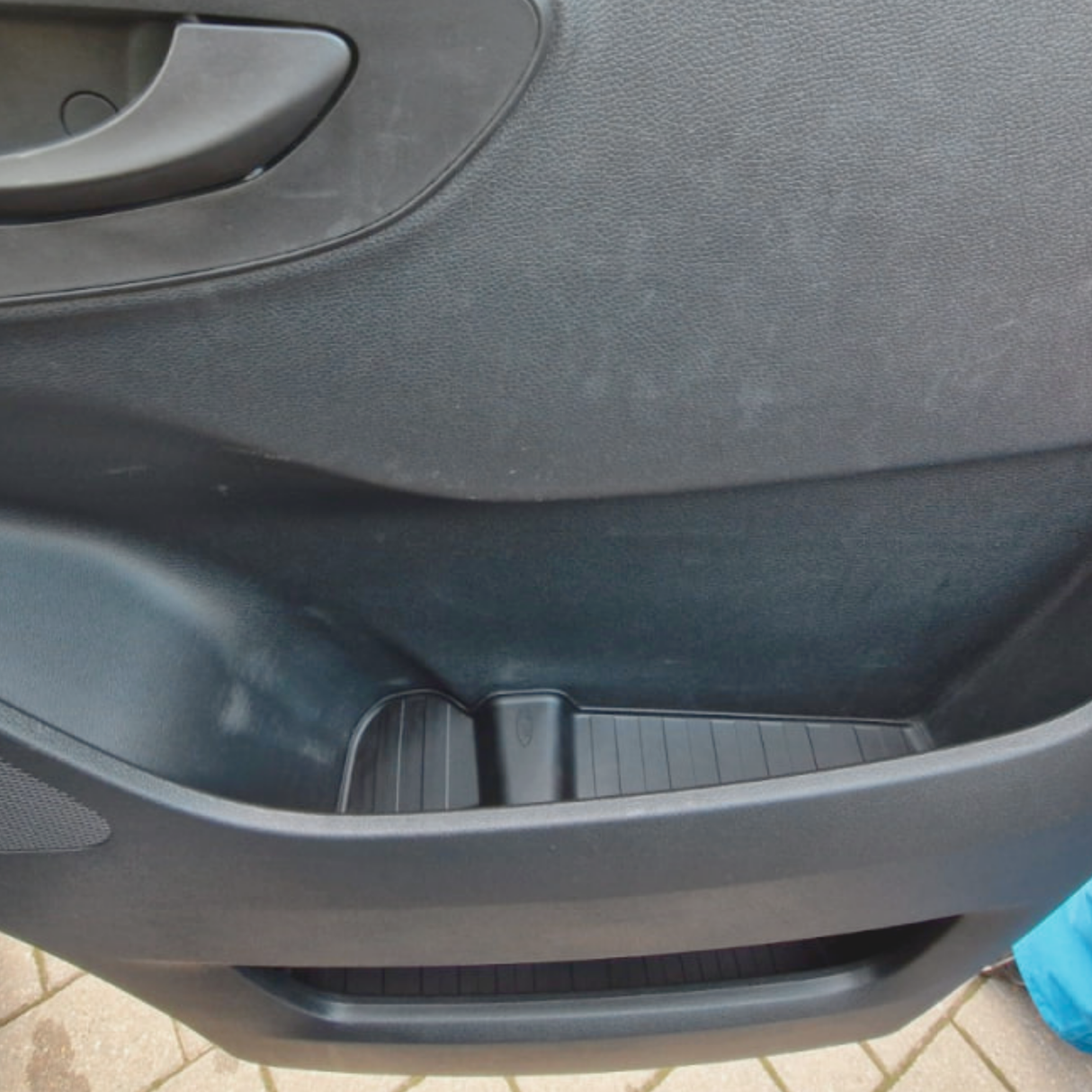 Mercedes neuer Sprinter 907 Gummitorfach-Einsätze schwarz - Van-X