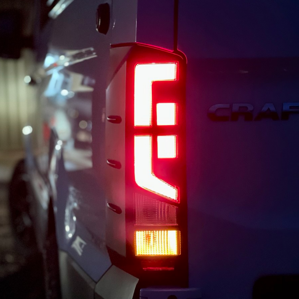 Für Volkswagen Crafter Rücklichtschutz - Schwarz glänzend (ab 2018)