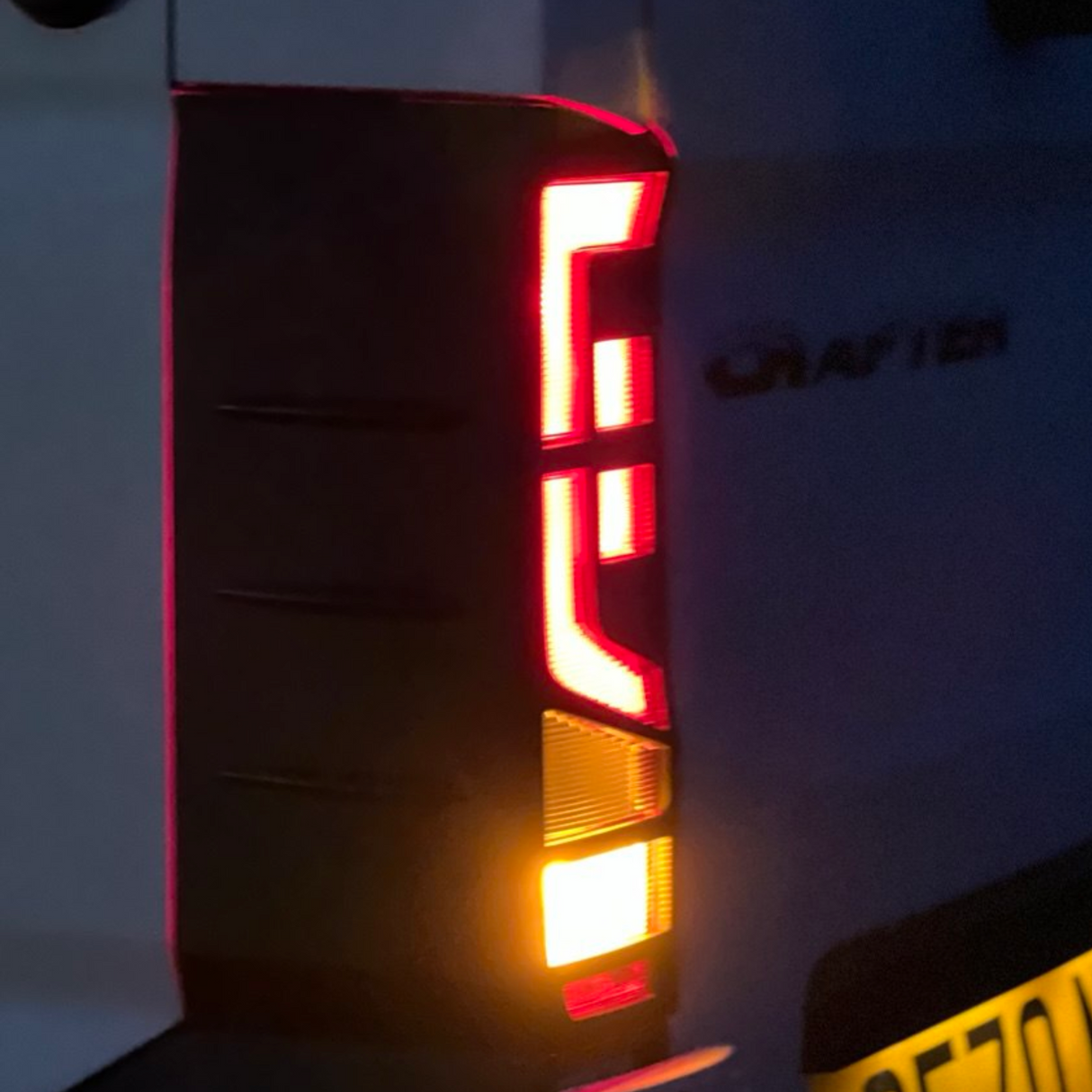 Für MAN TGE Rücklichtschutz – Schutz in Schwarz glänzend (2018+)