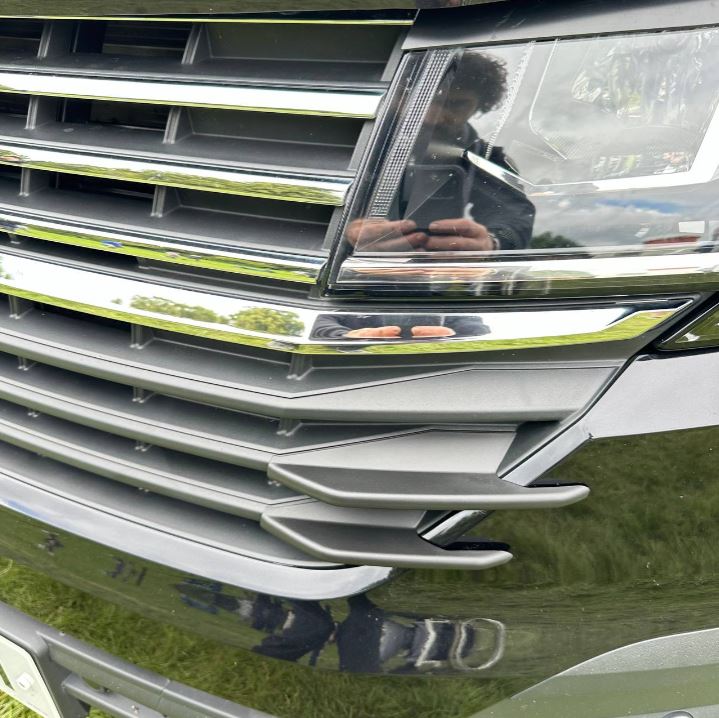 Für VW T6.1 Kühlergrill Seitenklappen - Strukturiertes Finish (4er Set) | Van-X Styling-Update für Volkswagen T6.1