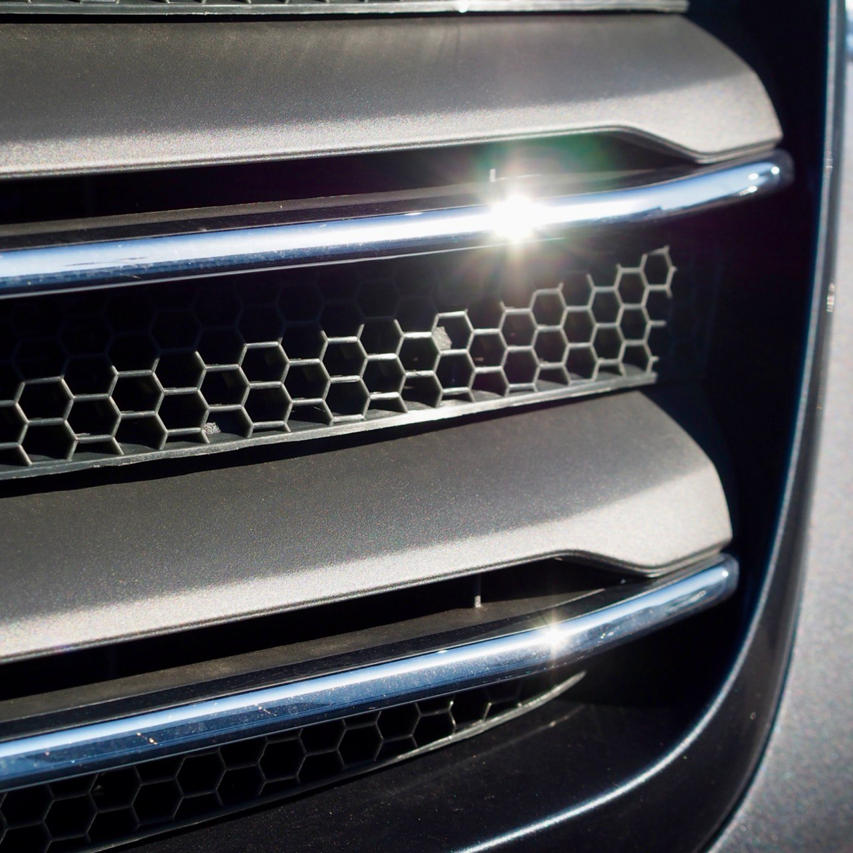 Für Mercedes Sprinter 907 Wabengitter-Set für oberen Kühlergrill – 5-teiliges Set | Van-X