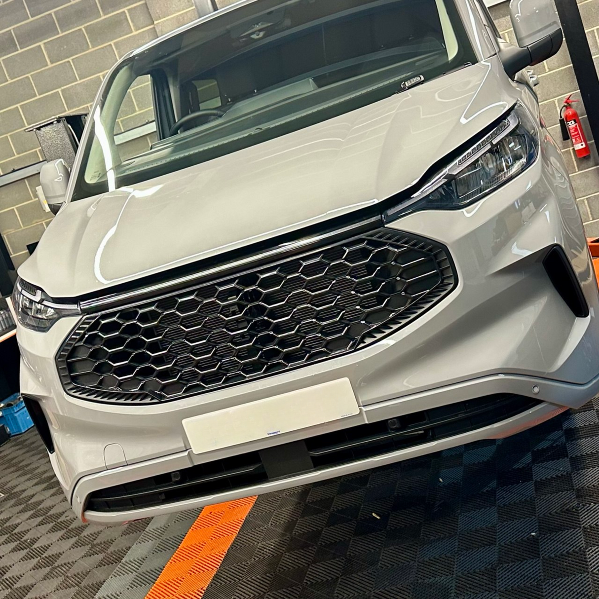 Für Ford Transit Custom 2024+ Kühlergrill – Schwarz glänzend | Stilvolles und langlebiges Upgrade