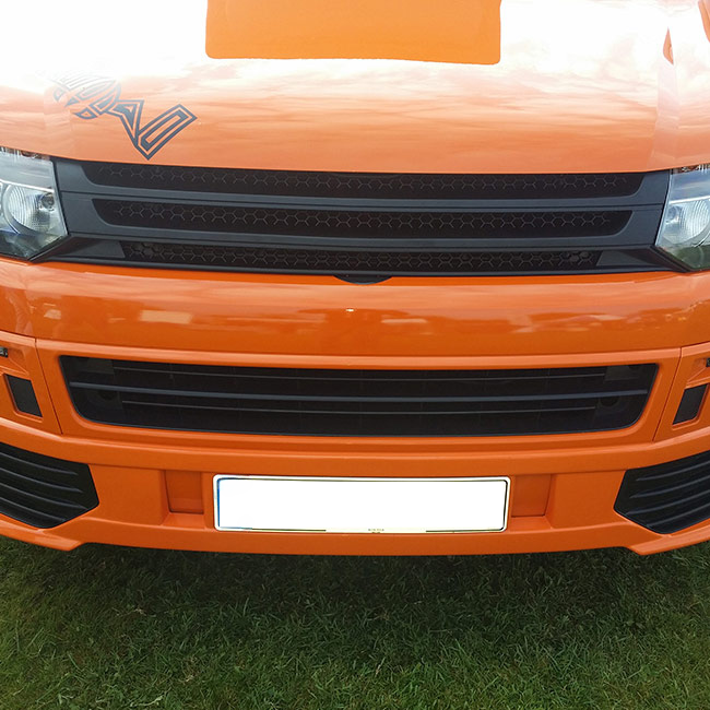 Für VW T5.1 Frontgrill ohne Emblem (matt)