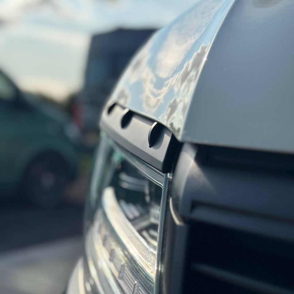 Für den neuen VW Crafter Scheinwerfer Augenbrauenverkleidung – Mattschwarz - Van Styling Accessory by Van-X
