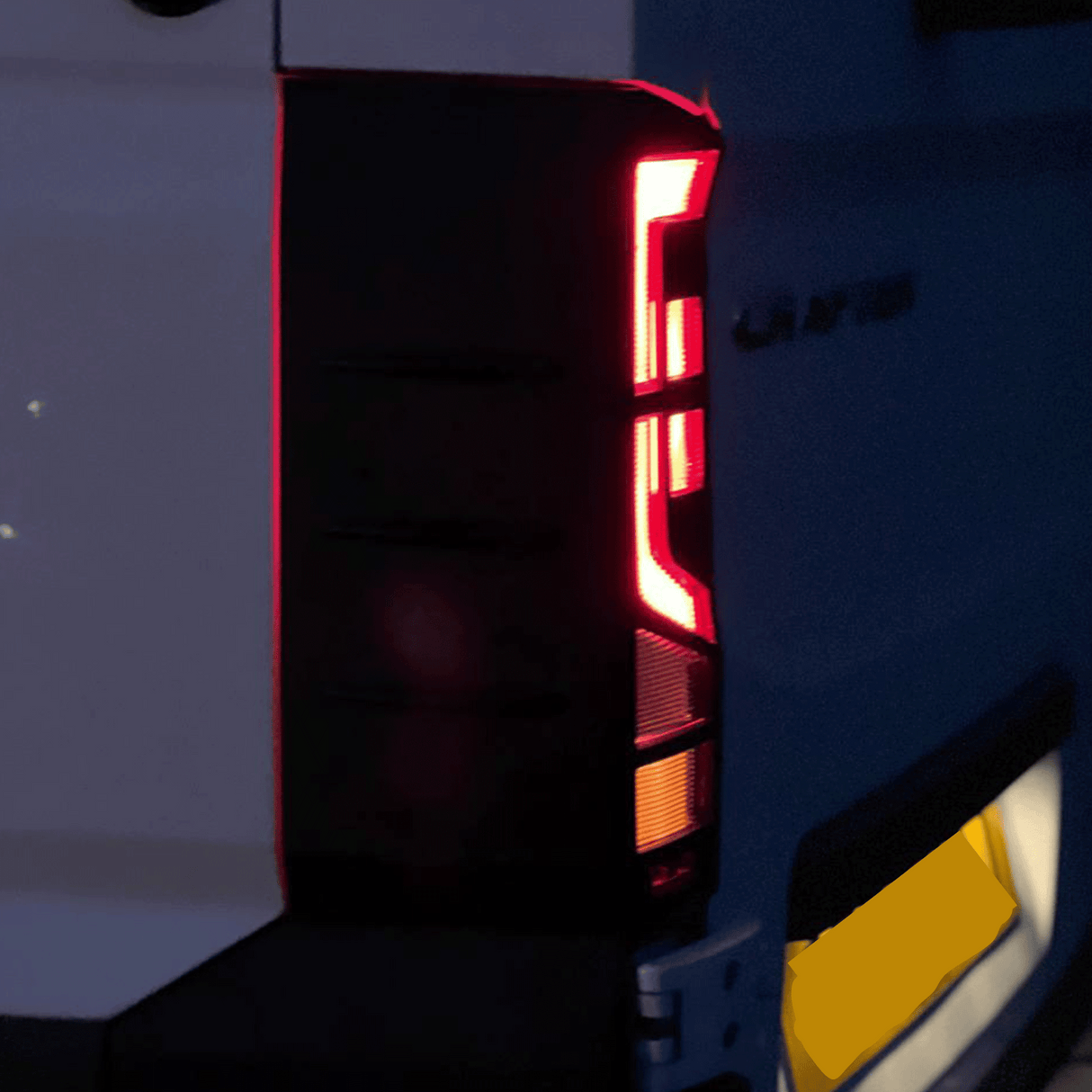 Für Volkswagen Crafter Rücklichtschutz - Mattschwarz (ab 2018)