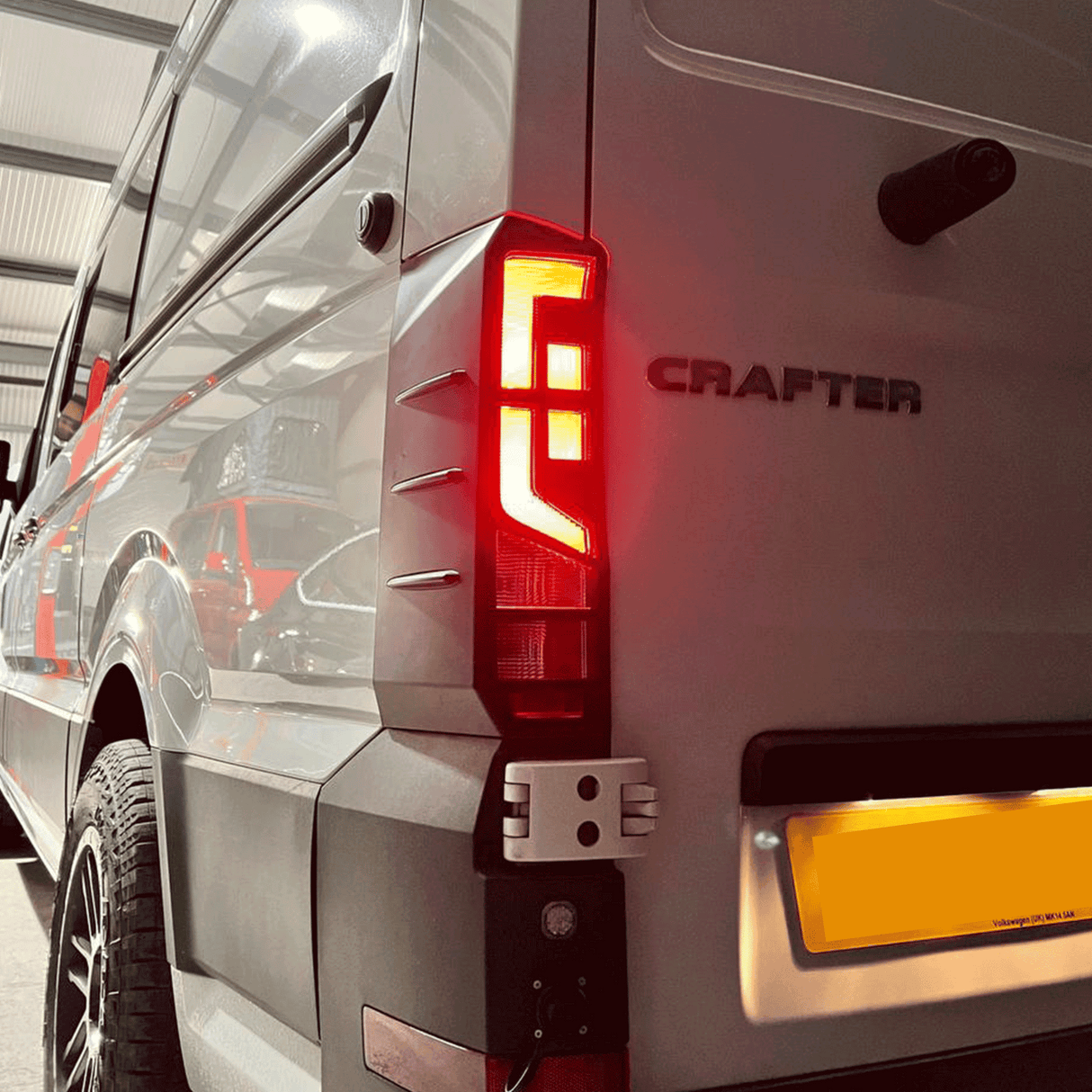 Für Volkswagen Crafter Rücklichtschutz - Mattschwarz (ab 2018)