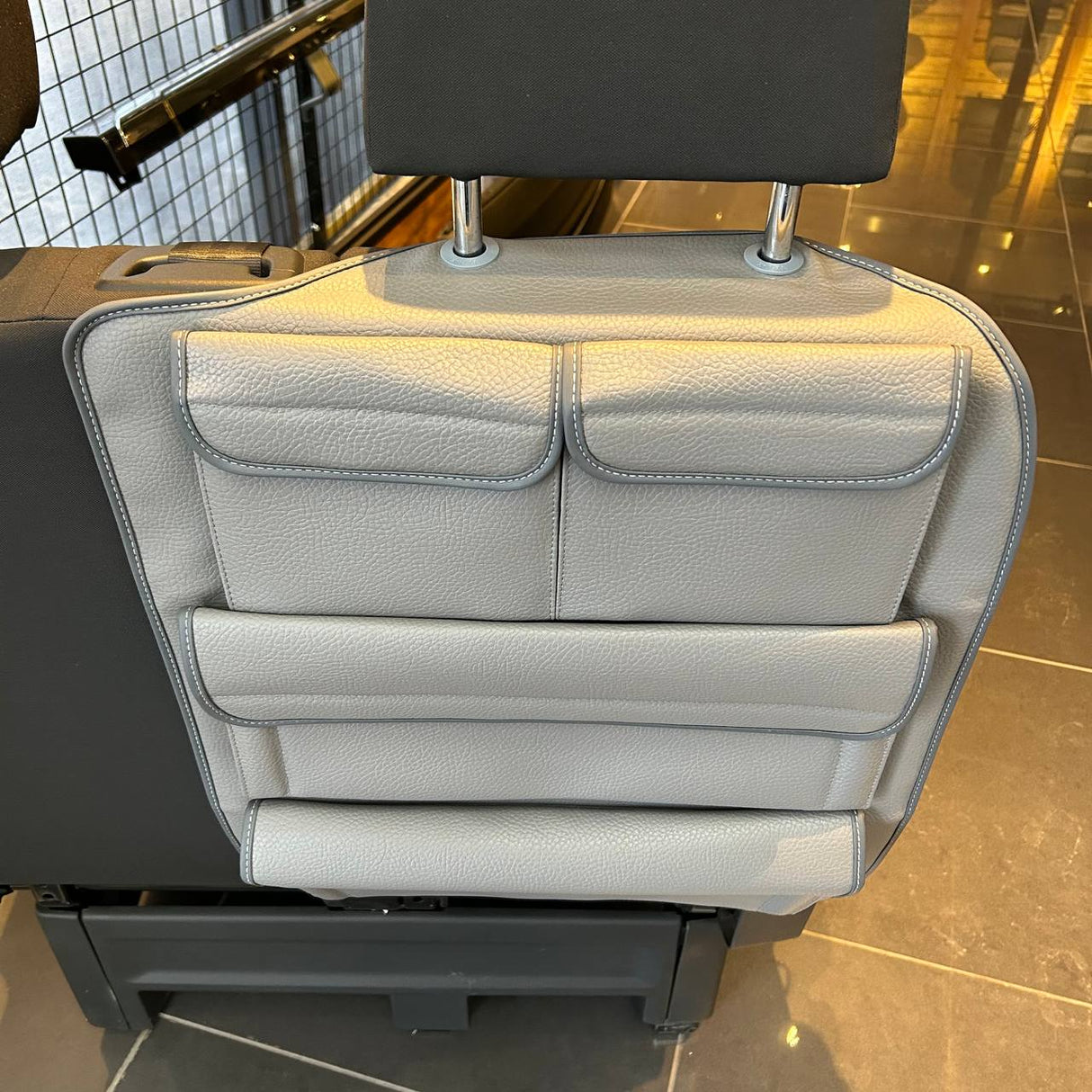 Für den neuen VW Crafter Soziussitz Rückenlehne Organizer Doppel Rechts | Dunkelgraue Aufbewahrungstasche aus Kunstleder – Van-X