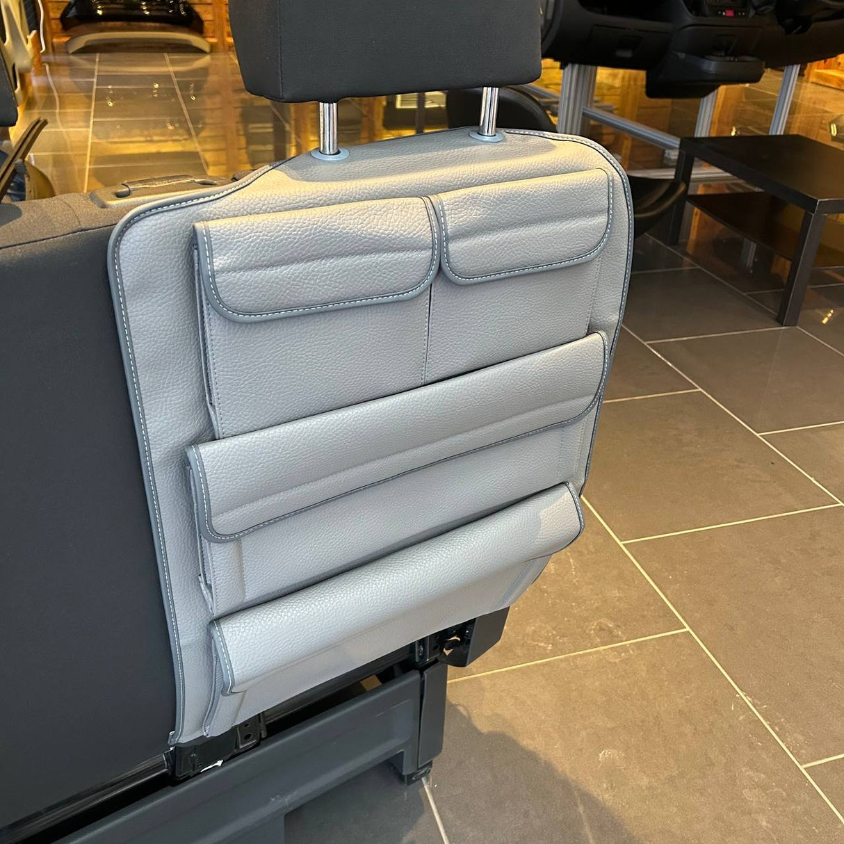 Für den neuen VW Crafter Soziussitz Rückenlehne Organizer Doppel Rechts | Dunkelgraue Aufbewahrungstasche aus Kunstleder – Van-X