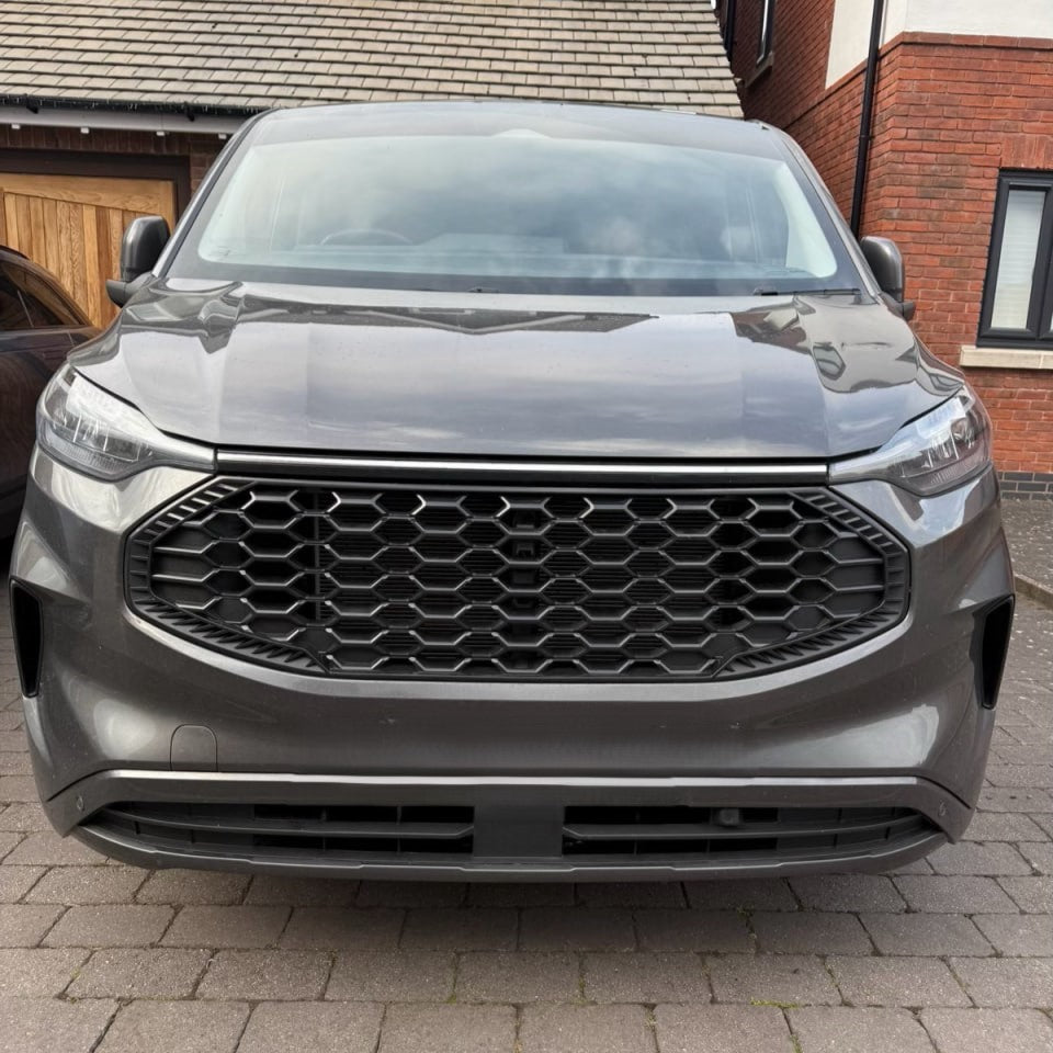 Für Ford Transit Custom 2024+ Kühlergrill – Schwarz glänzend | Stilvolles und langlebiges Upgrade