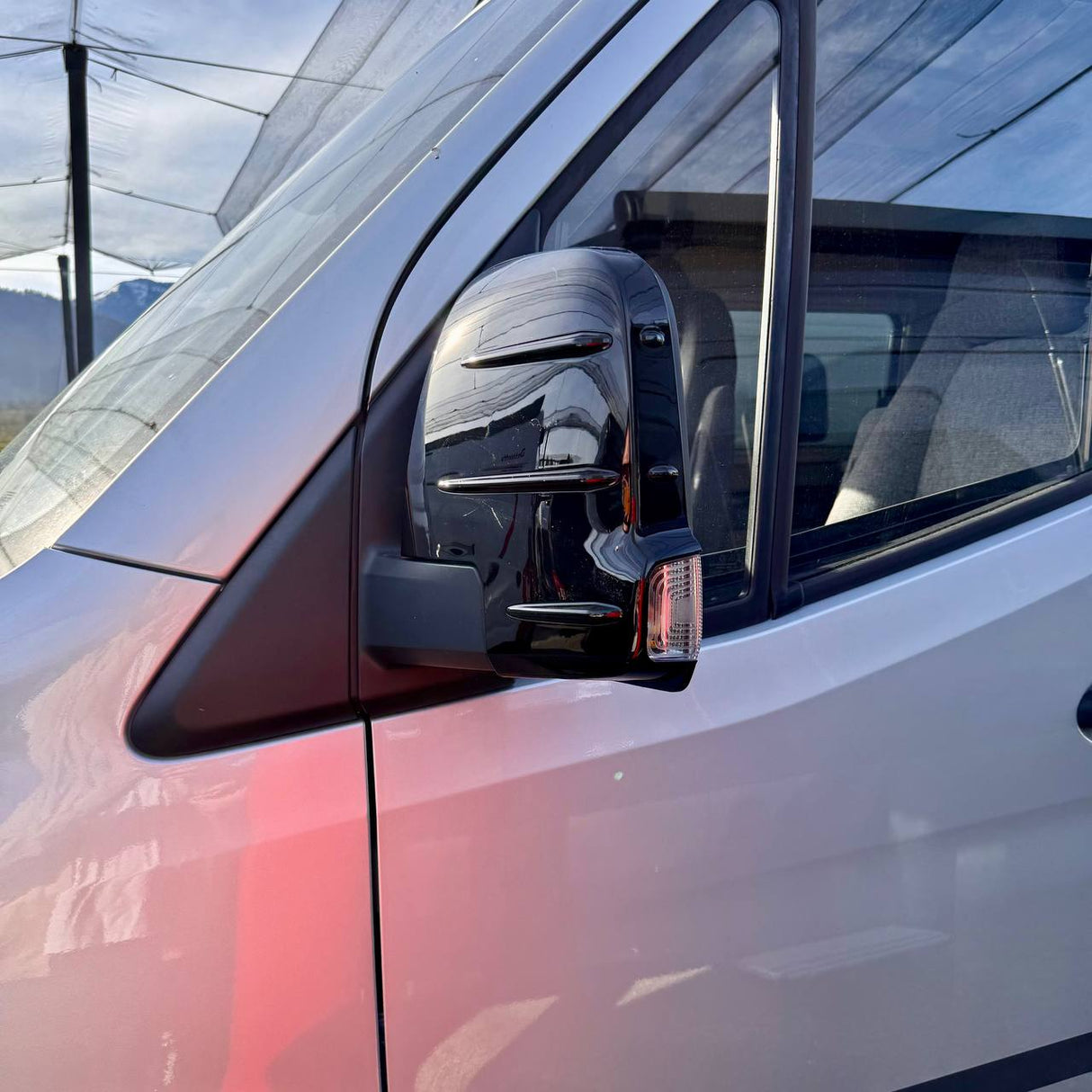 Für Mercedes Sprinter 907 Außenspiegelabdeckungen mit Blinker - Schwarz glänzend (2er Set) - Ersatzkappen für 907 Modelle