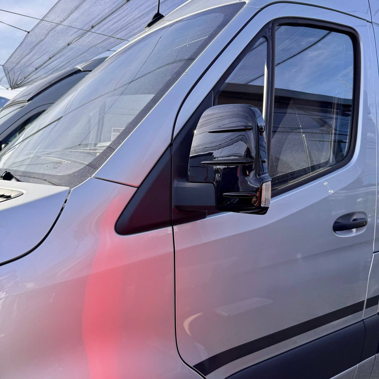 Für Mercedes Sprinter 907 Außenspiegelabdeckungen mit Blinker - Schwarz glänzend (2er Set) - Ersatzkappen für 907 Modelle