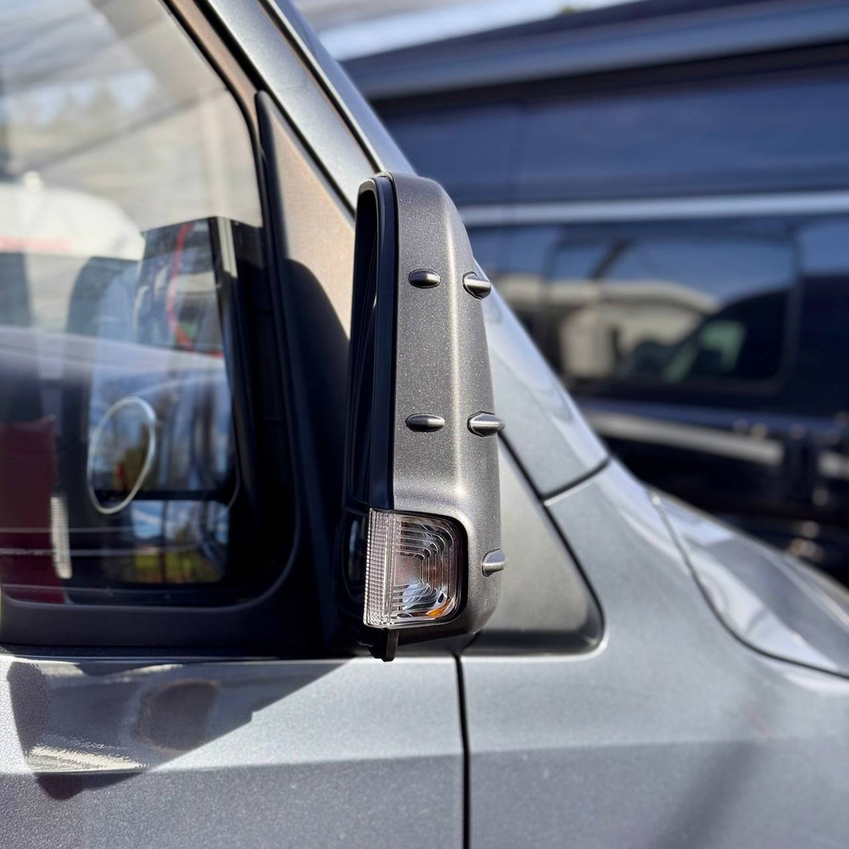 Für Mercedes Sprinter 907 Außenspiegelabdeckungen mit Blinker - Hammerit (2er Set) - Ersatzkappen für 907 Modelle