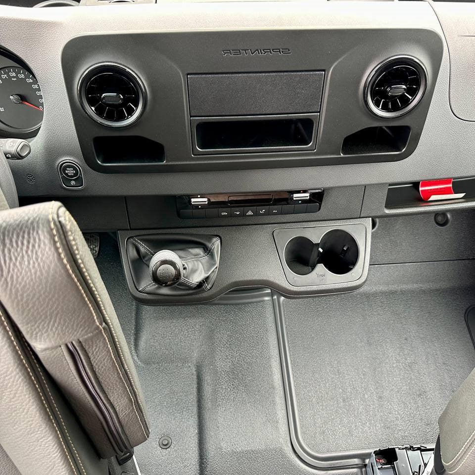 Für Mercedes Sprinter 907 Getränkehalter – Armaturenbretthalterung rechts | Van-X Zubehör