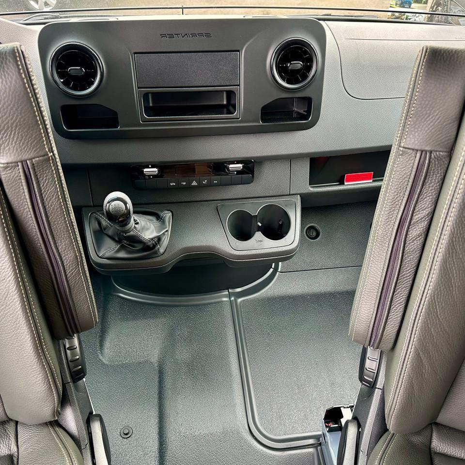 Für Mercedes Sprinter 907 Getränkehalter – Armaturenbretthalterung rechts | Van-X Zubehör