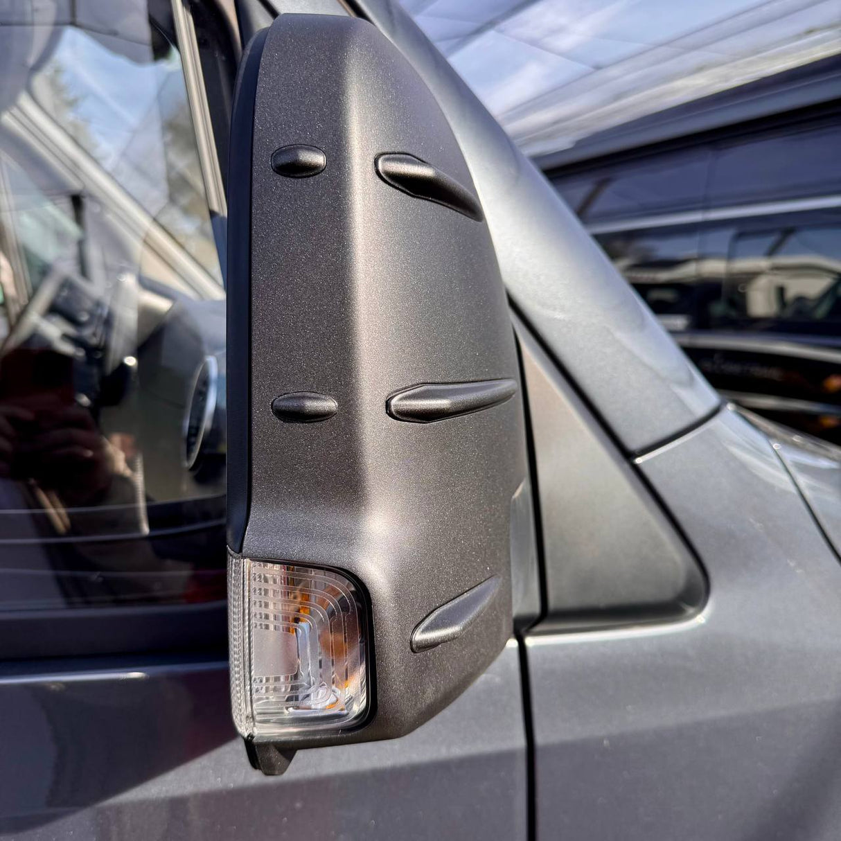 Für Mercedes Sprinter 907 Außenspiegelabdeckungen mit Blinker - Hammerit (2er Set) - Ersatzkappen für 907 Modelle