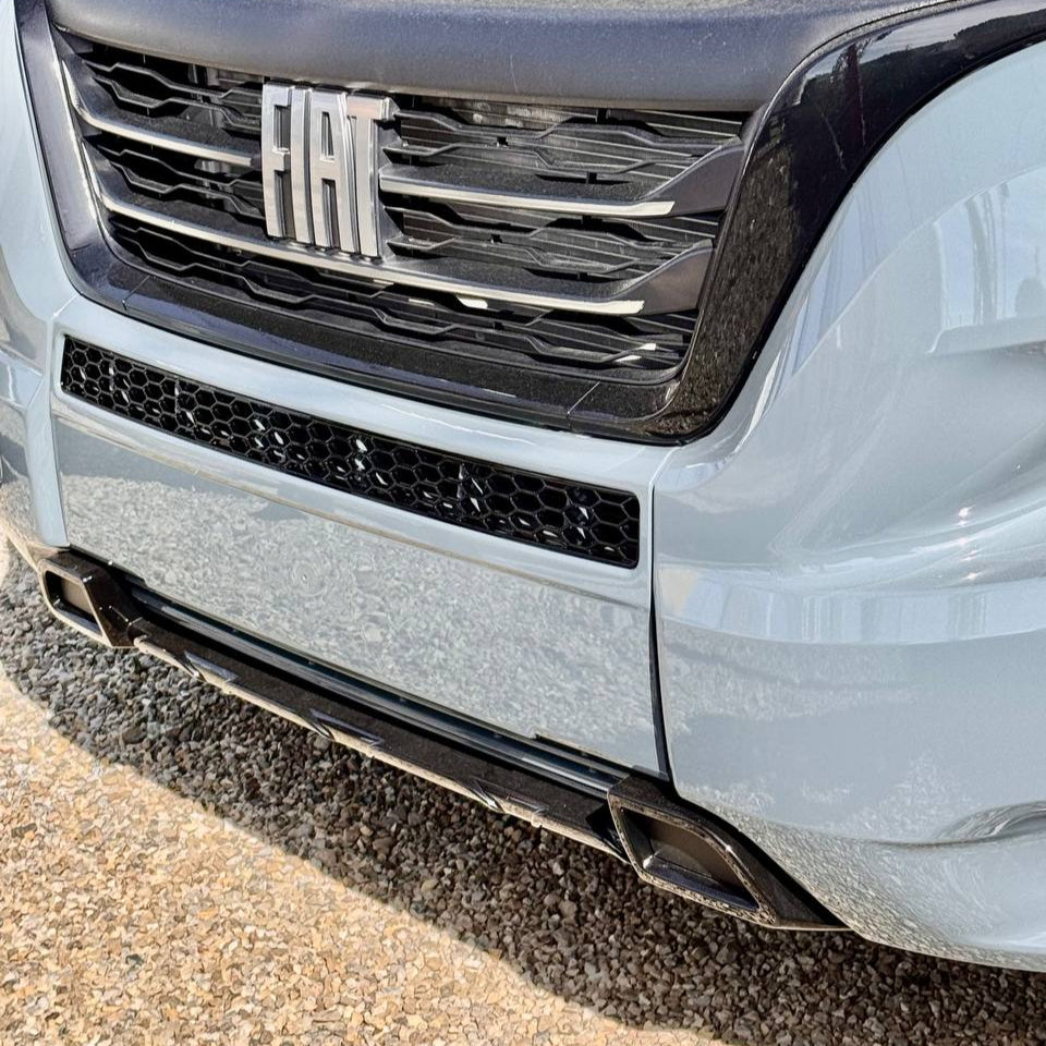 Citroën Relay Stoßfänger Wabengitter ohne Parksensoren – Glänzend Schwarz