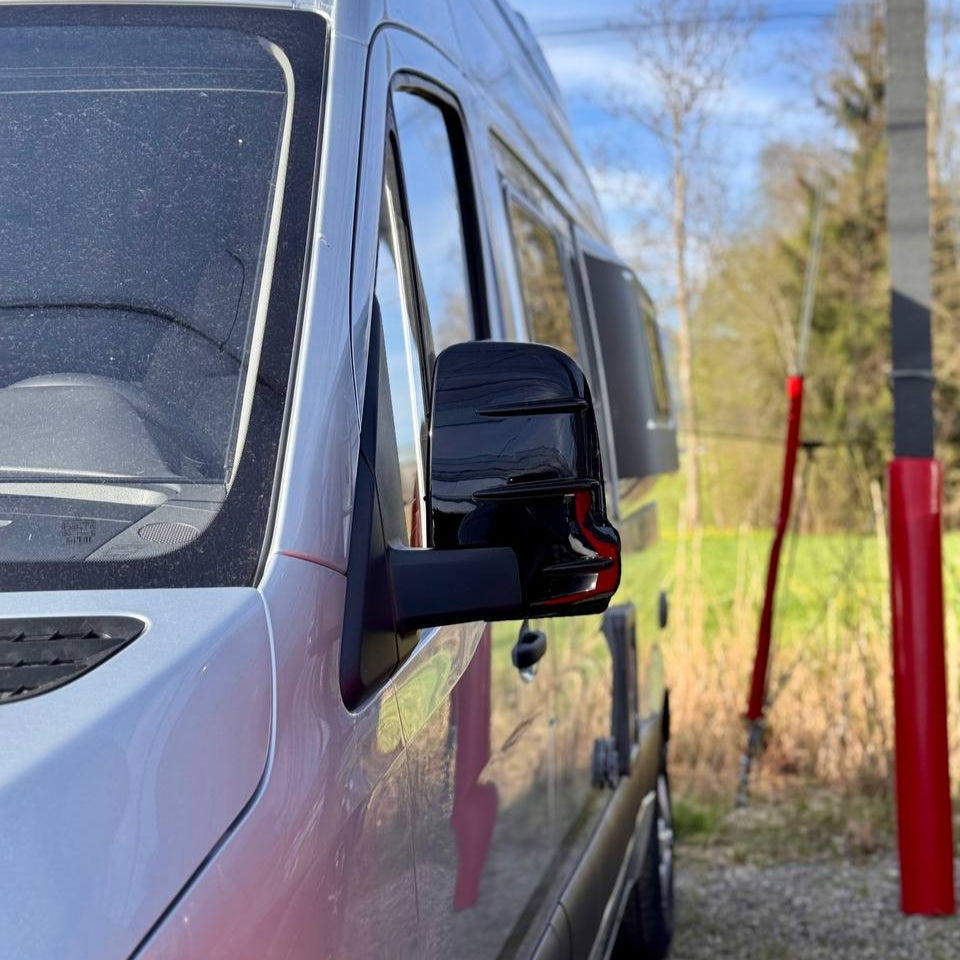 Für Mercedes Sprinter 907 Außenspiegelabdeckungen mit Blinker - Schwarz glänzend (2er Set) - Ersatzkappen für 907 Modelle