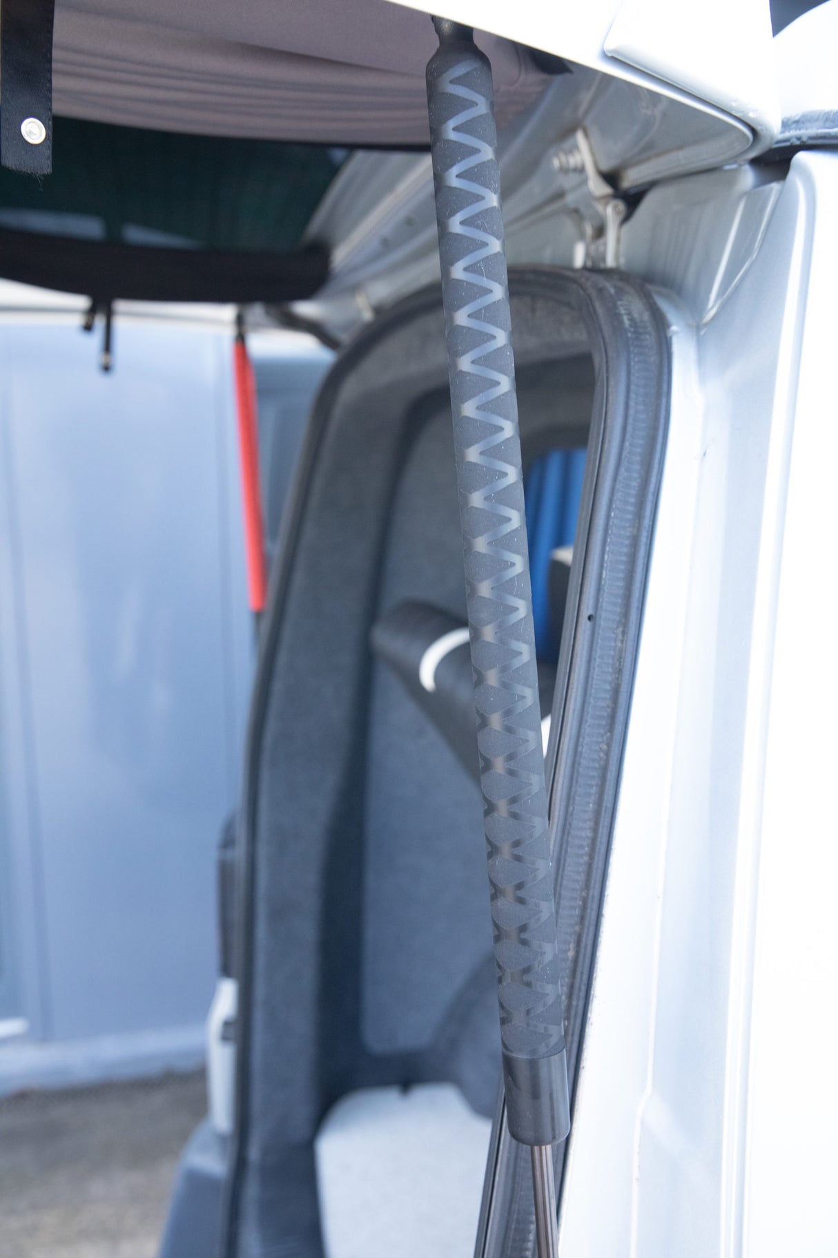 Für VW T5, T5.1, T6 Heckklappen-Hubdach-Gasdruckdämpfer Styling-Abdeckungen (Kreuzmuster)