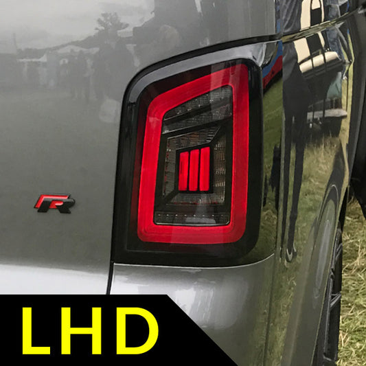 Für VW T5, T5.1 Geräucherte Heckklappe LHD Rückleuchten Rote Balken LED Left Hand Drive Van nur MK3