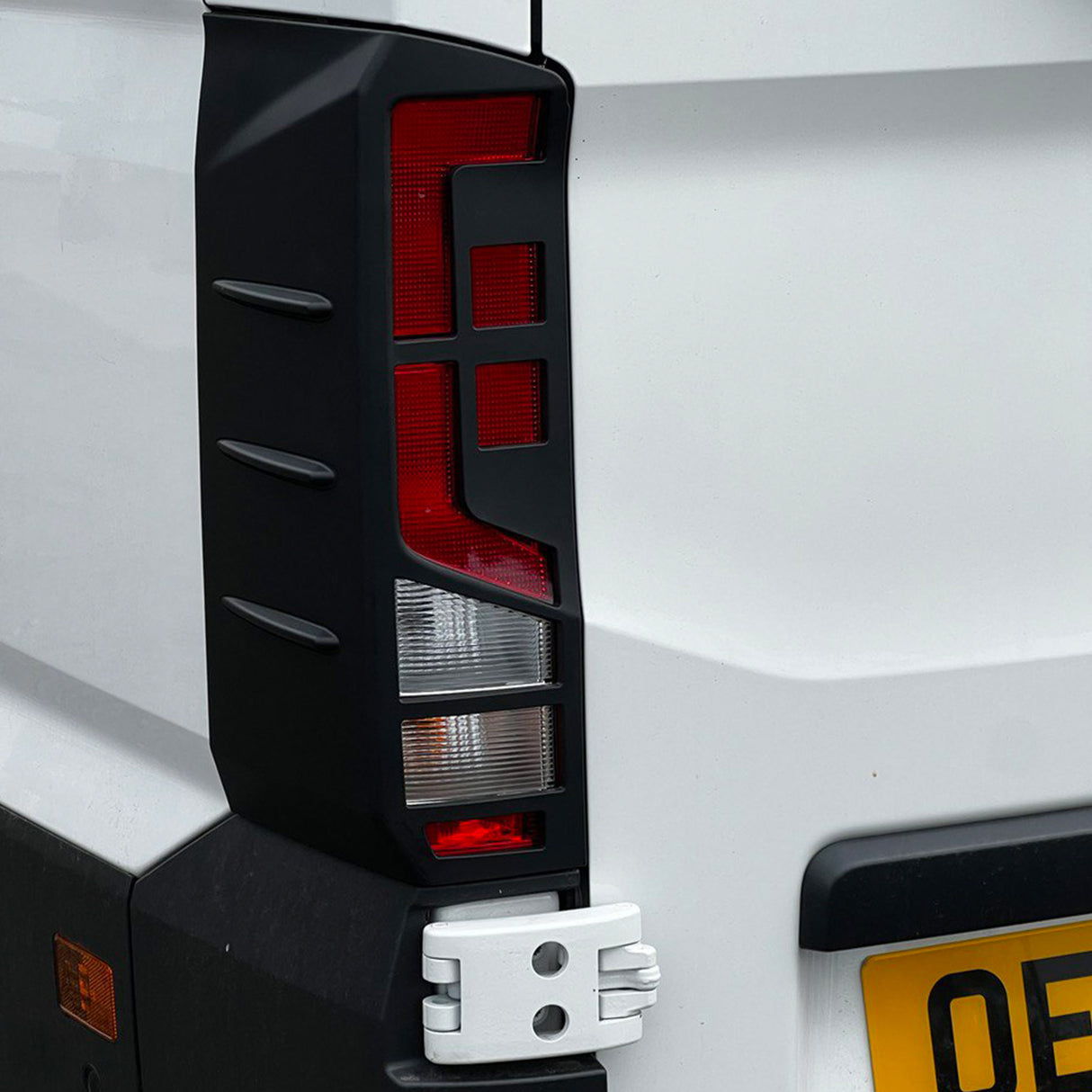 Für Volkswagen Crafter Rücklichtschutz - Mattschwarz (ab 2018)