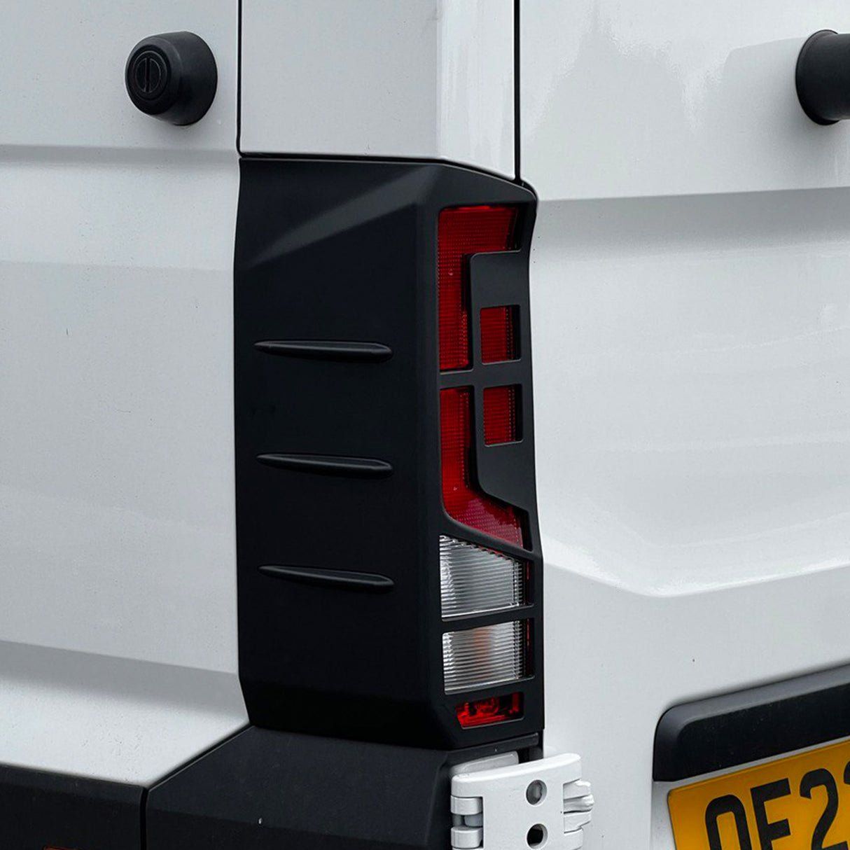 Für Volkswagen Crafter Rücklichtschutz - Mattschwarz (ab 2018)