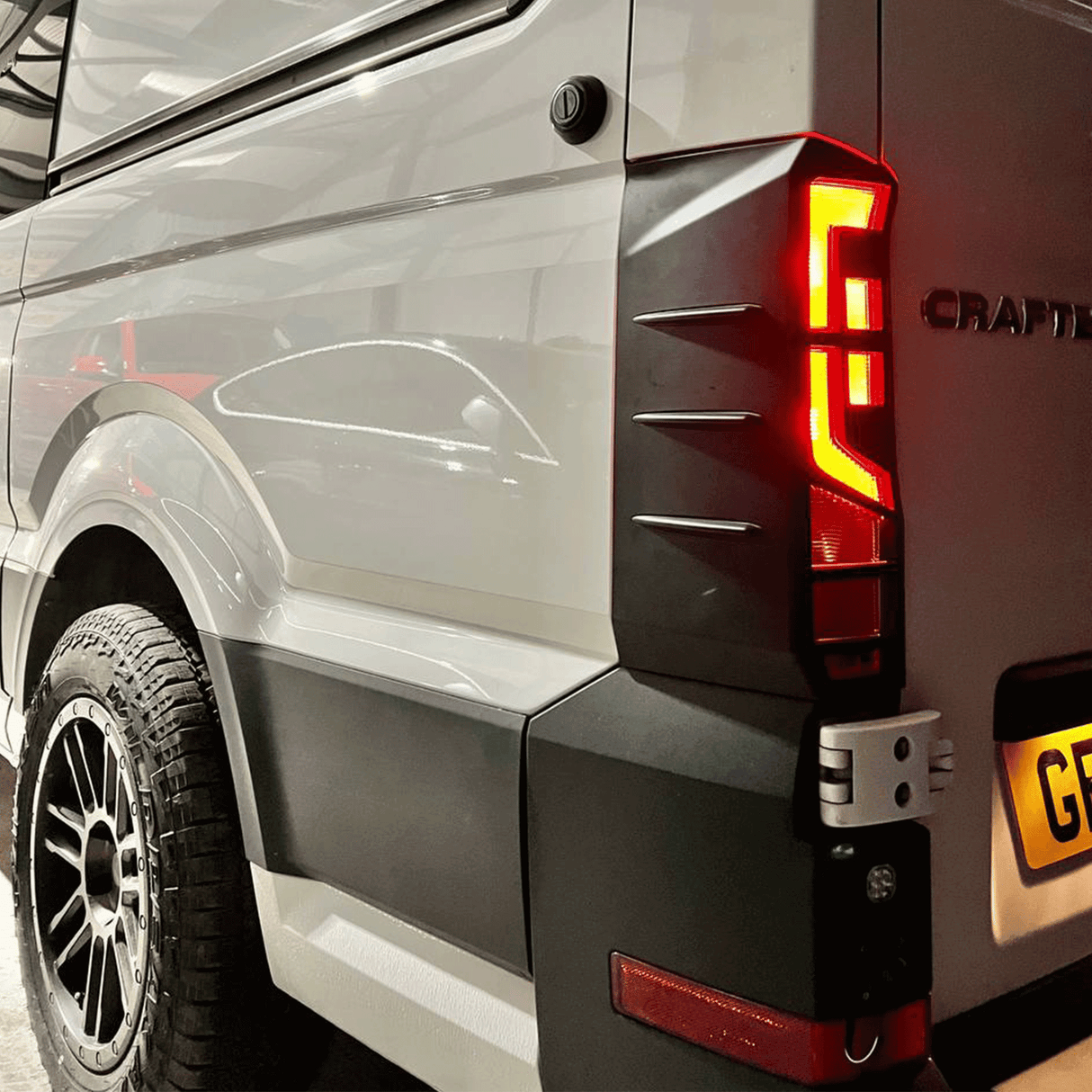 Für Volkswagen Crafter Rücklichtschutz - Mattschwarz (ab 2018)