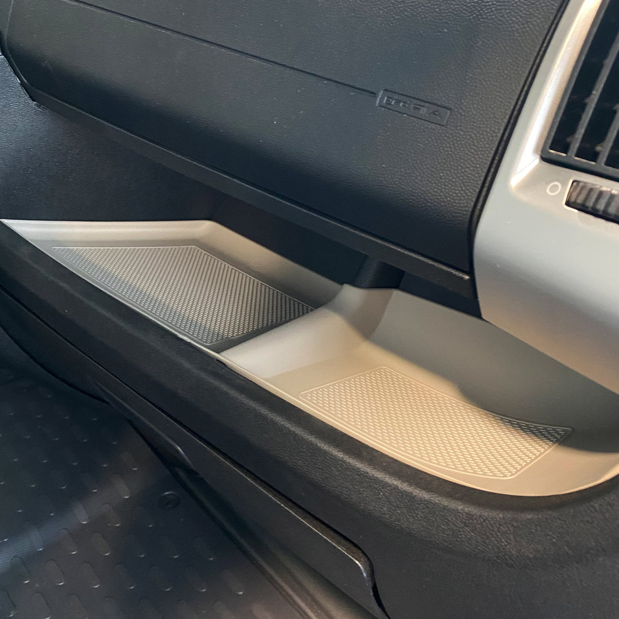 Für Citroen Relay Gummimatte antirutsch Ablagefach Armaturenbrett Hellgrau Linkslenker original Van-X, Neu