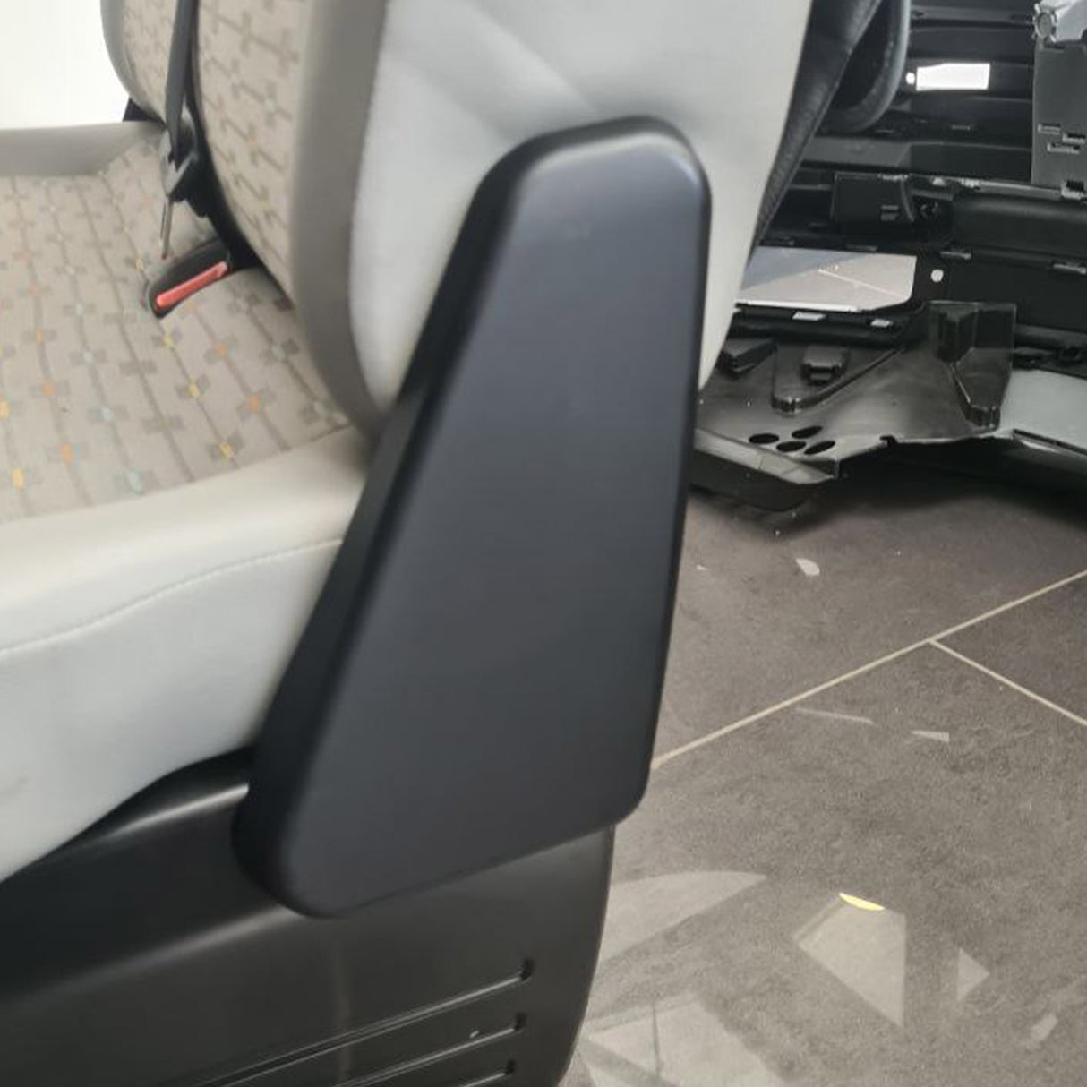 Für VW T5, T5.1 Twin Seat Scharnierkappen - Mattschwarz Innendesign