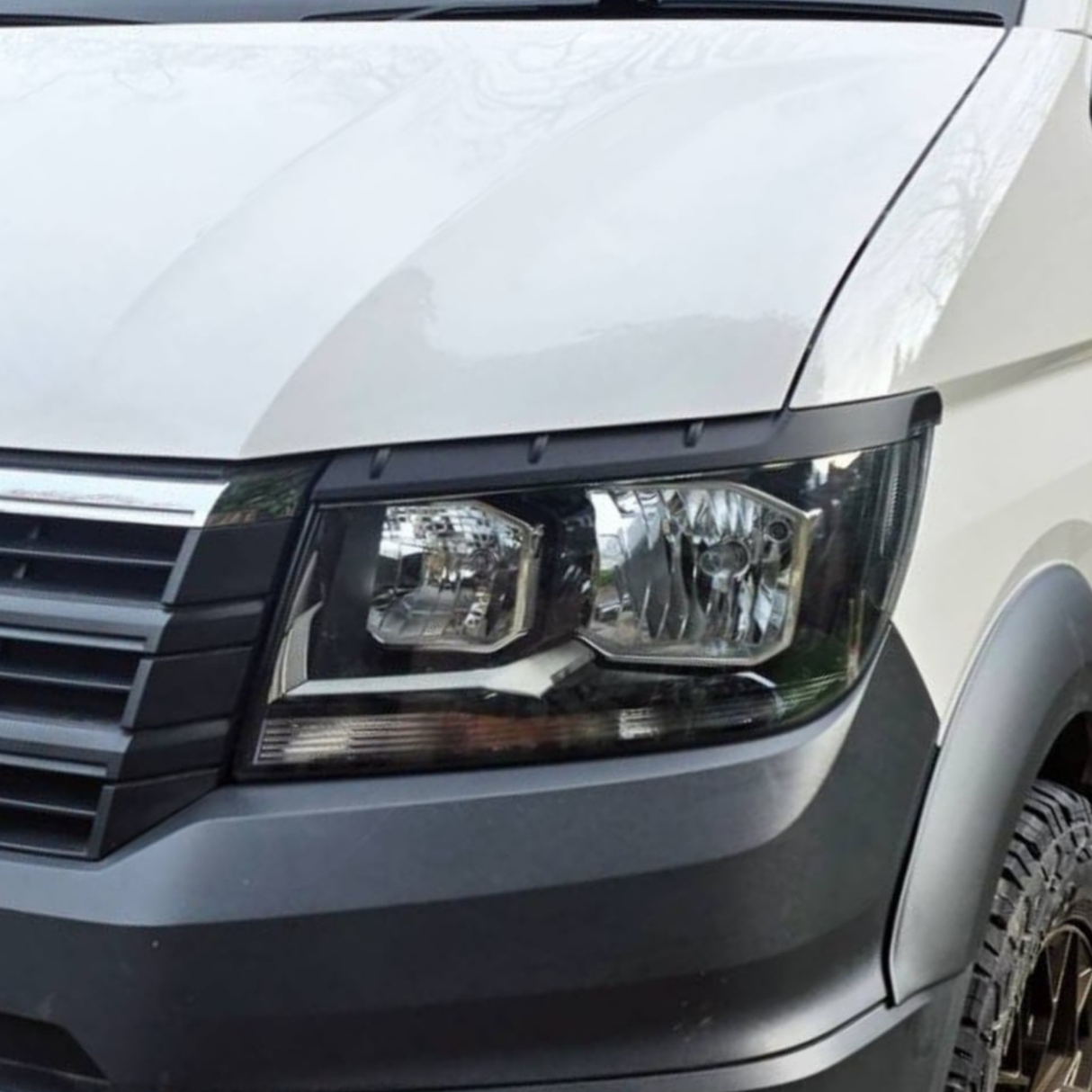 Für den neuen VW Crafter Scheinwerfer Augenbrauenverkleidung – Mattschwarz - Van Styling Accessory by Van-X