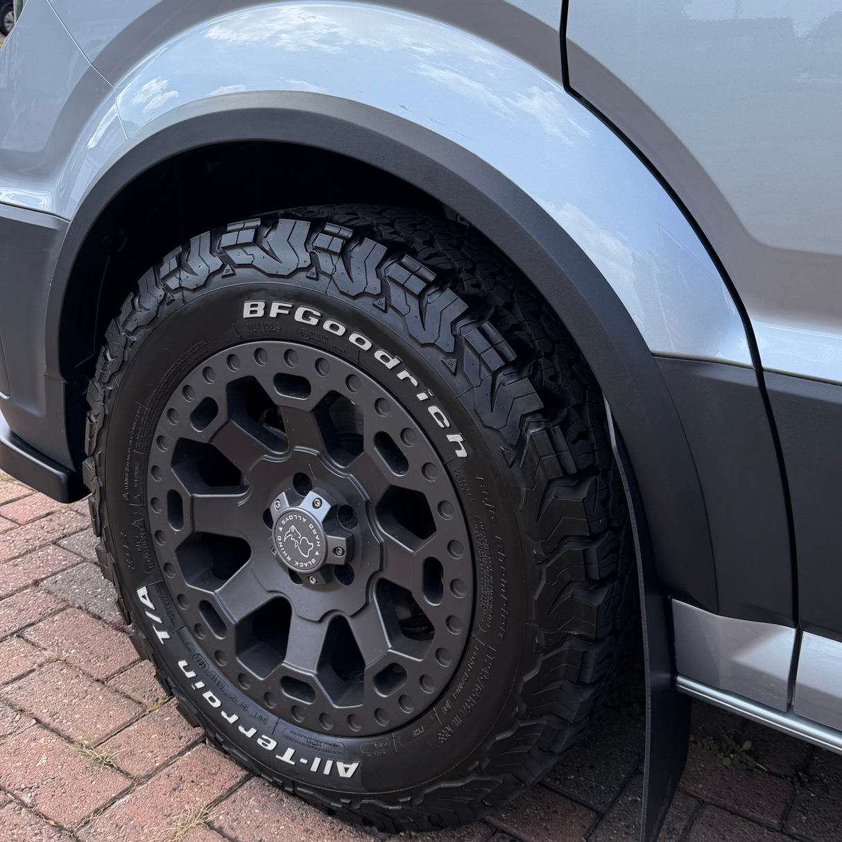 Für VW New Crafter / MAN TGE Radkastenausstattungen – strukturiertes schwarzes 4-teiliges Designkit | Van-X