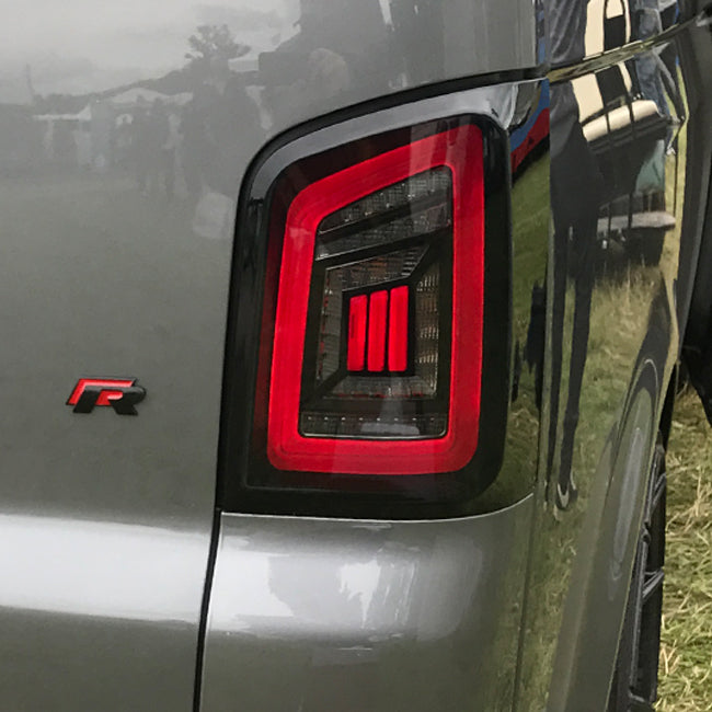 Für VW T5, T5.1 Smoked Barn Door LHD Rückleuchten Weiß Bars LED Left Hand Drive Van only MK3