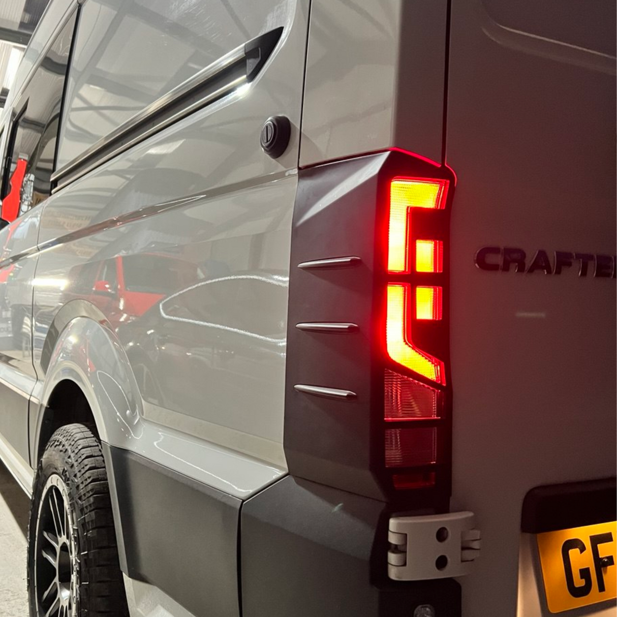 Für Volkswagen Crafter Rücklichtschutz - Hammerite Ultimate Mattschwarz (ab 2018) 