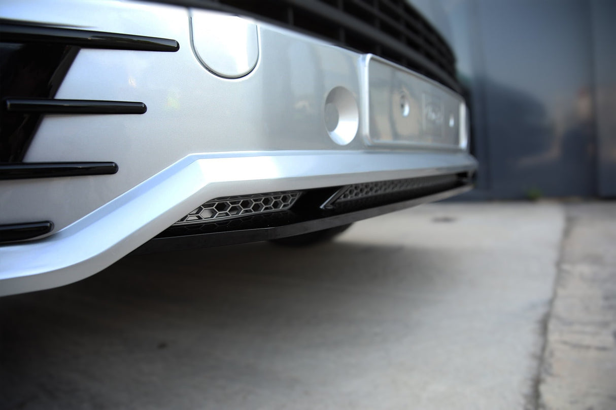 VW T6 Transporter Frontschürze im Sportline-Stil Spoiler + Splitter lackiert und bereit zum Einbau.