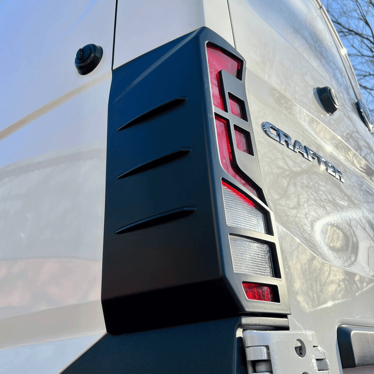 Für Volkswagen Crafter Rücklichtschutz - Hammerite Ultimate Mattschwarz (ab 2018) 