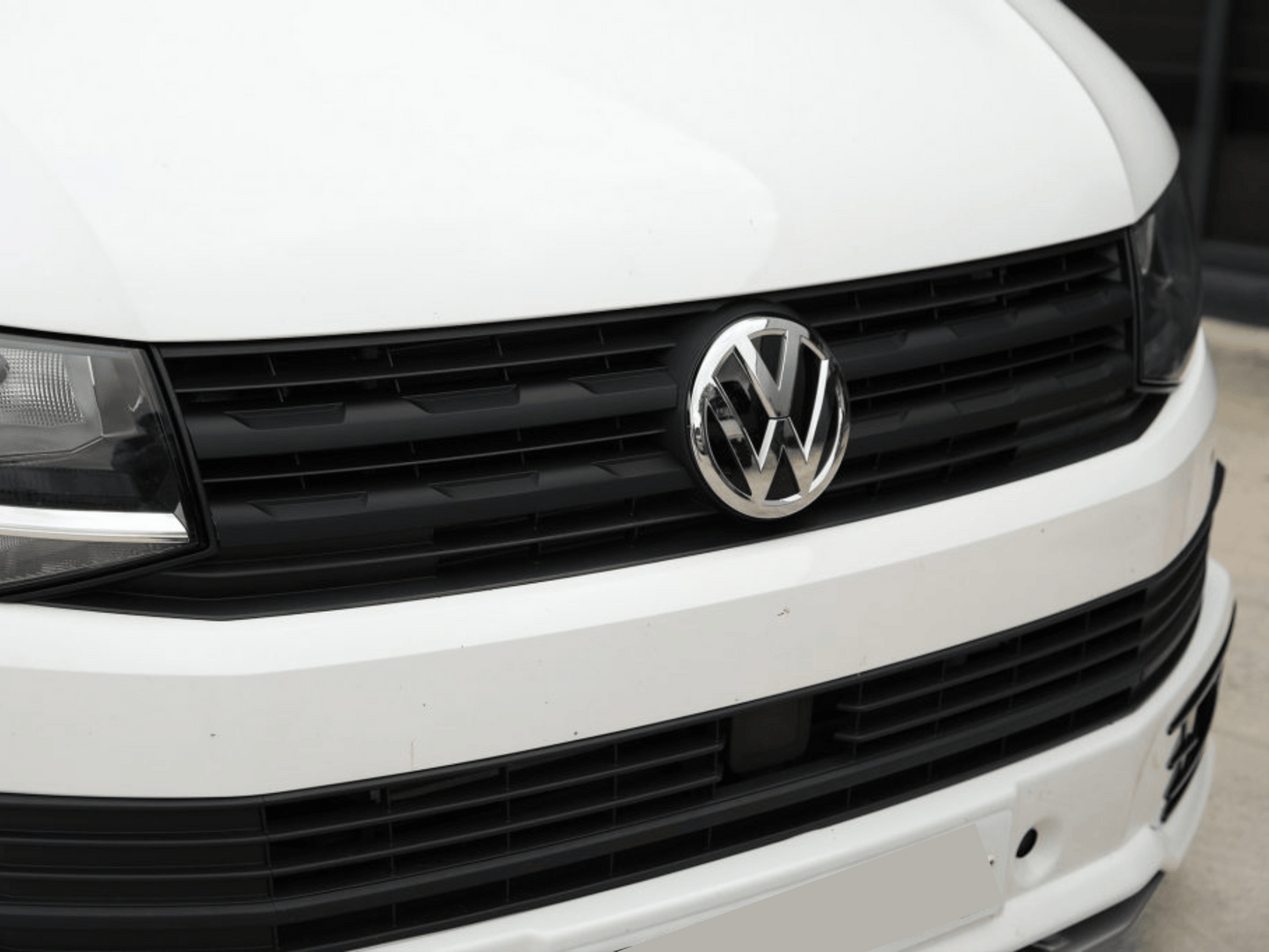 Für VW Transporter T6 Frontgrillverzierungen (4 Stück) - Mattschwarz