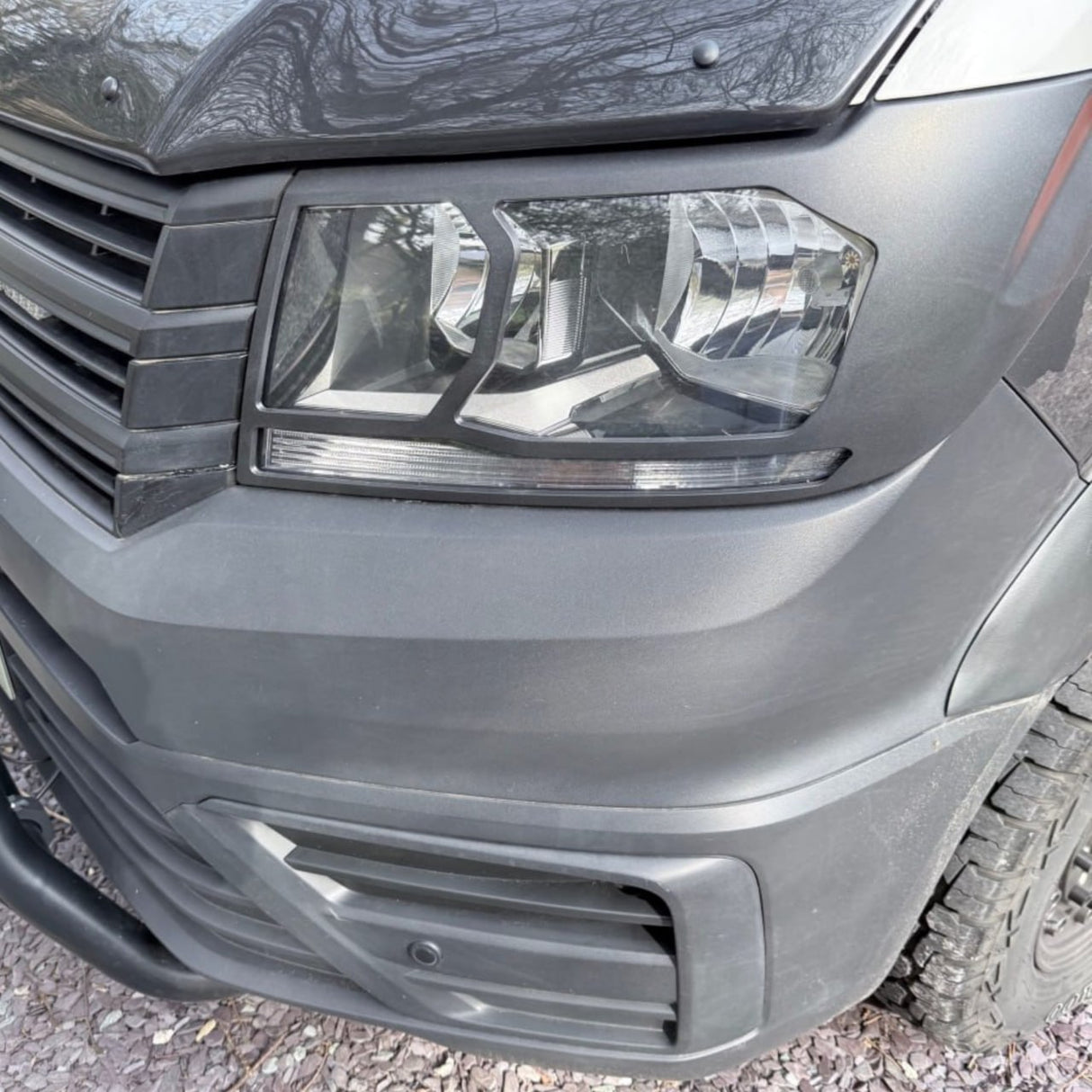 Für VW Crafter New Shape Scheinwerferschutz – Hammerite Ultimate Matte Black – Premium-Schutz | Van-X