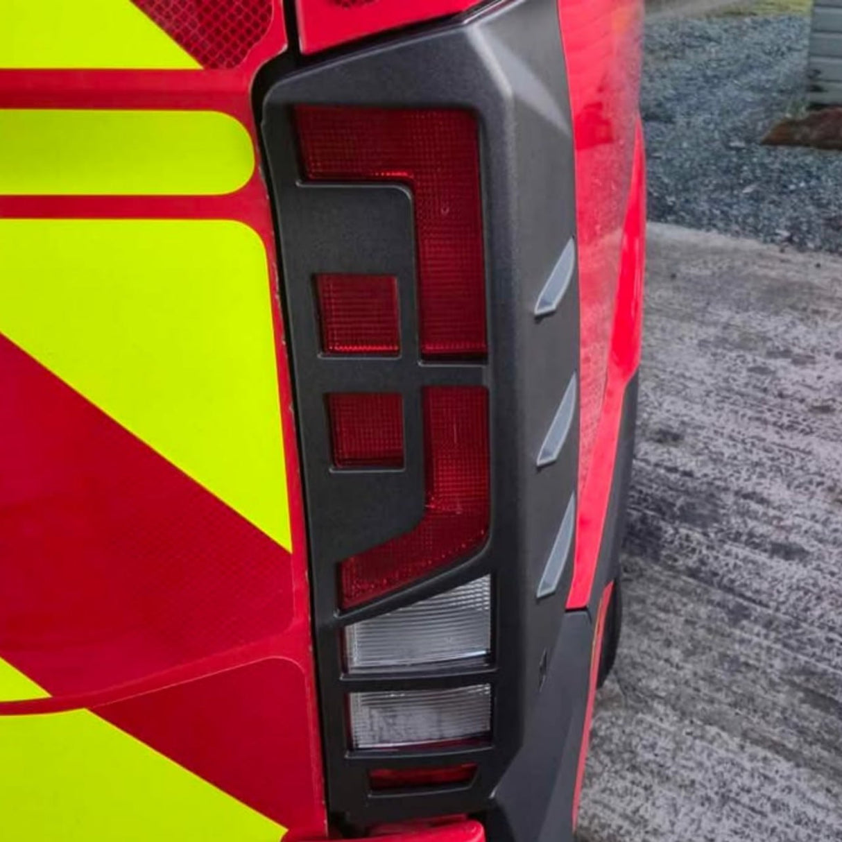 Für Volkswagen Crafter Rücklichtschutz - Hammerite Ultimate Mattschwarz (ab 2018) 