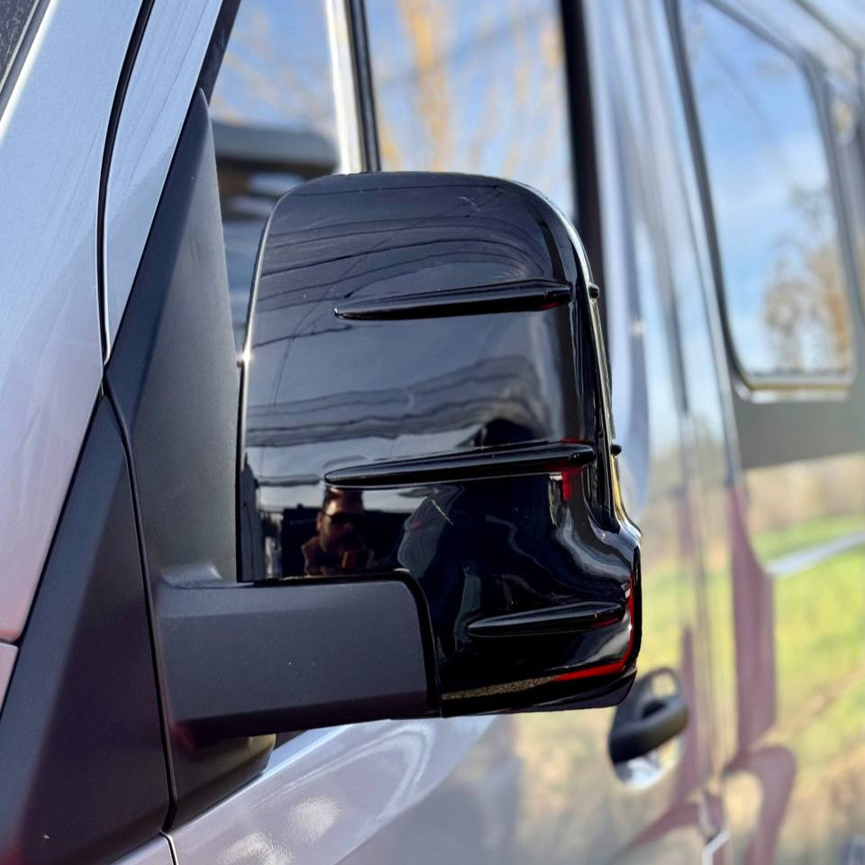 Für Mercedes Sprinter 907 Außenspiegelabdeckungen mit Blinker - Schwarz glänzend (2er Set) - Ersatzkappen für 907 Modelle