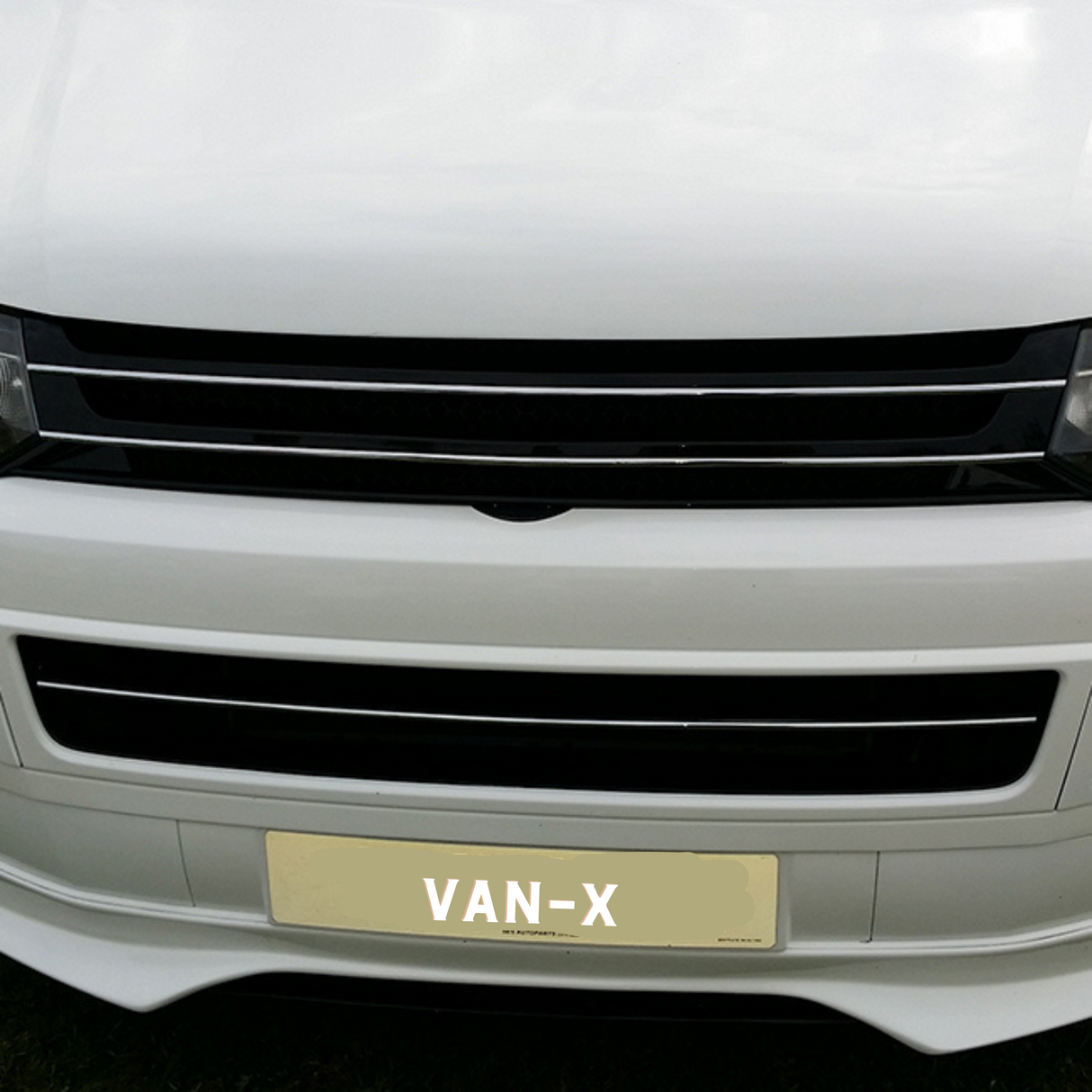 Frontgrill ohne Emblem für VW Volkswagen T5.1 (Klavierschwarz)