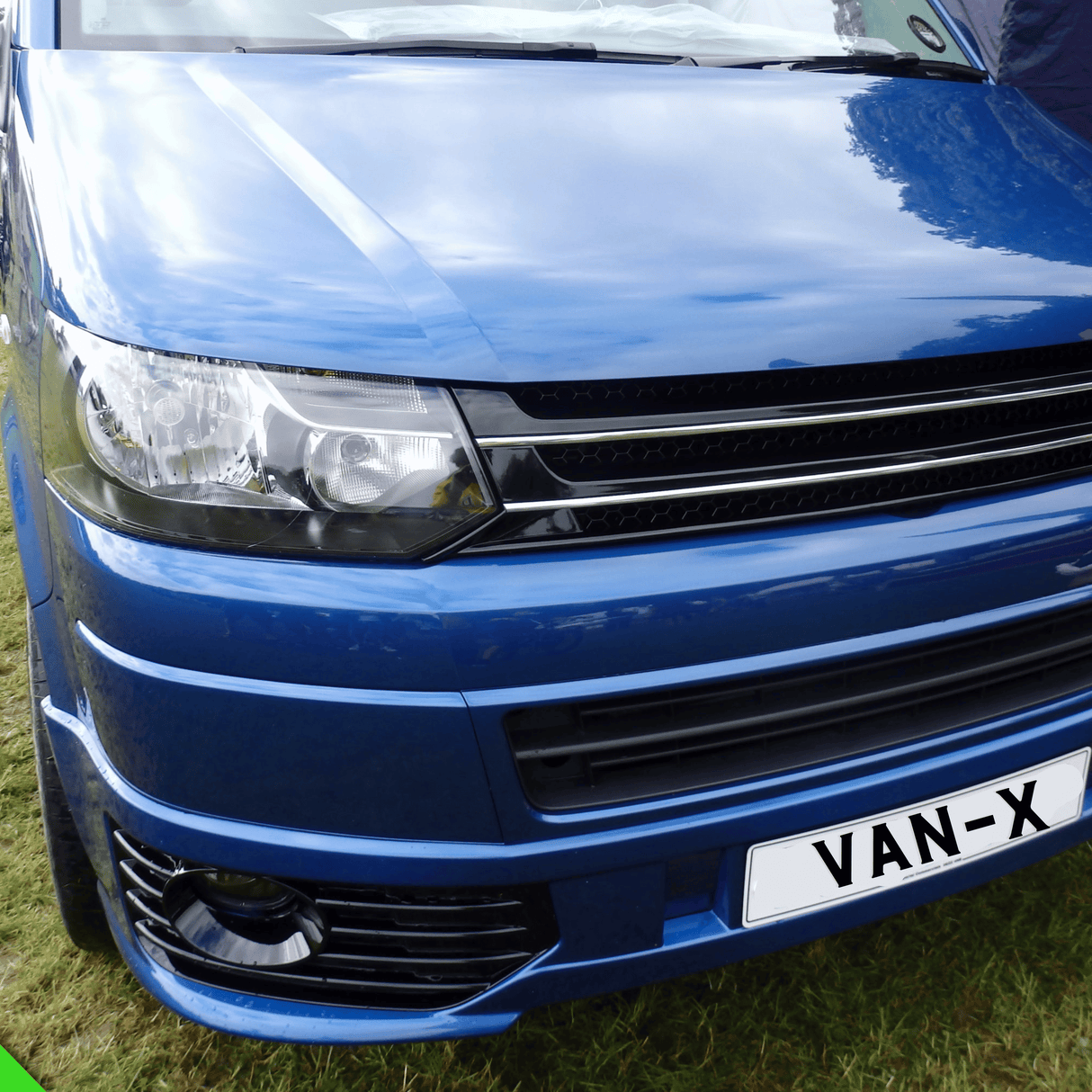 Frontgrill ohne Emblem für VW Volkswagen T5.1 (Klavierschwarz)