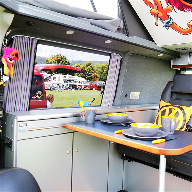 VW T6.1 Transporter Van Conversion Premium Vorhänge Van-X - Schwarz/Grau