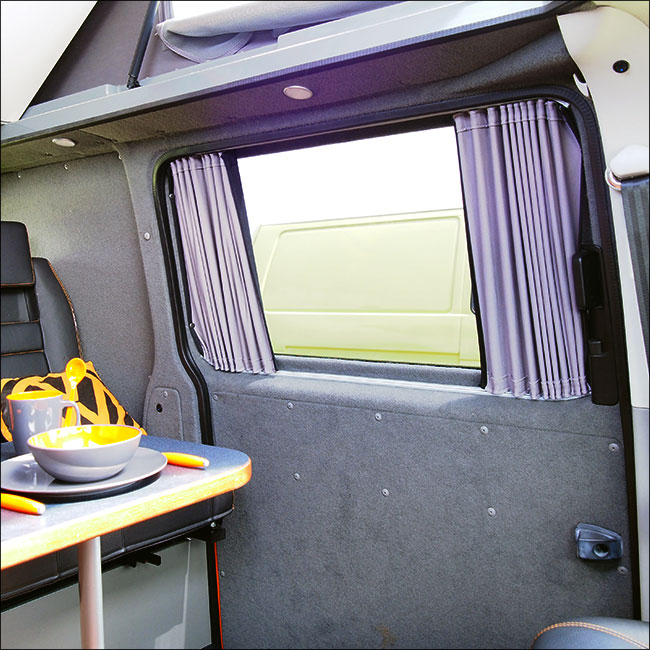 VW T6.1 Transporter Van Conversion Premium Vorhänge Van-X - Schwarz/Grau