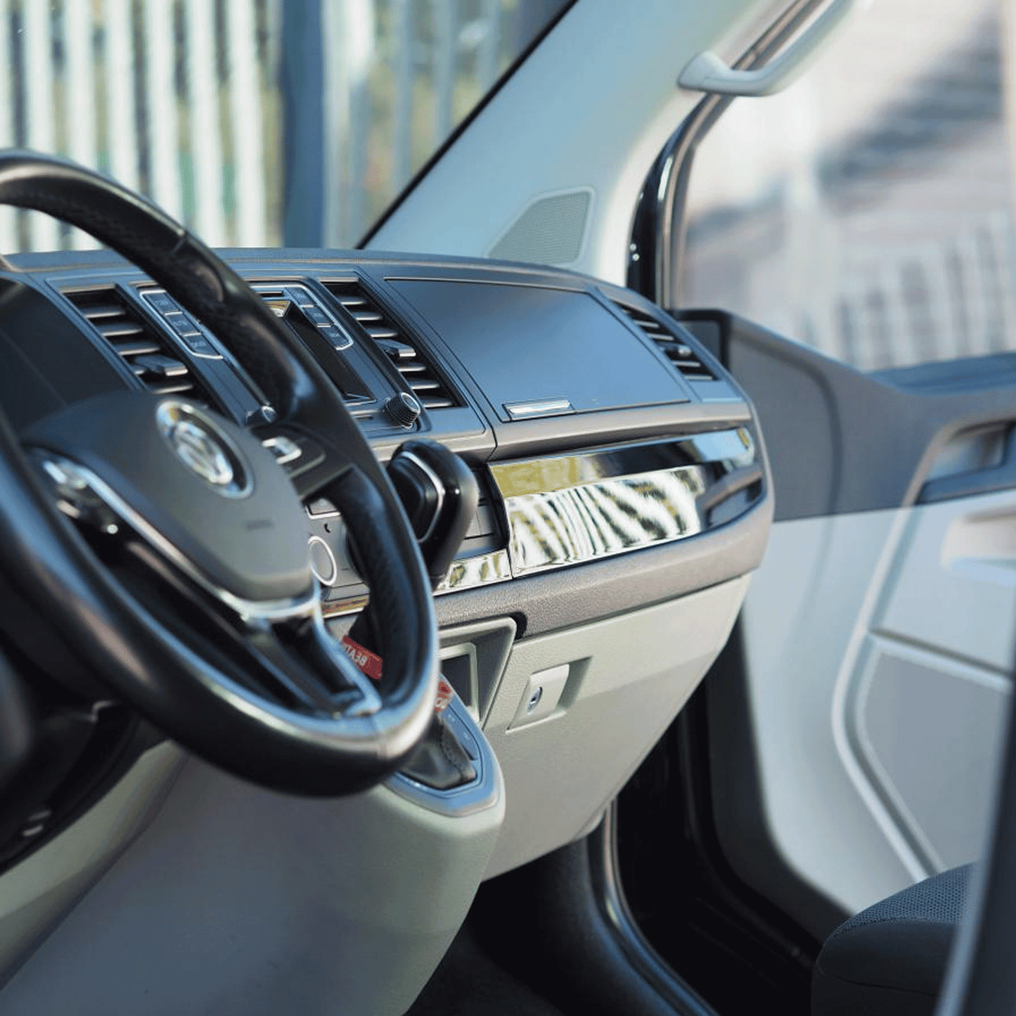 VW Transporter T6 Unterarmaturenbrett-Styling-Verkleidungen Comfort Dash, glanzschwarz lackiert und montagefertig (Set von 6)