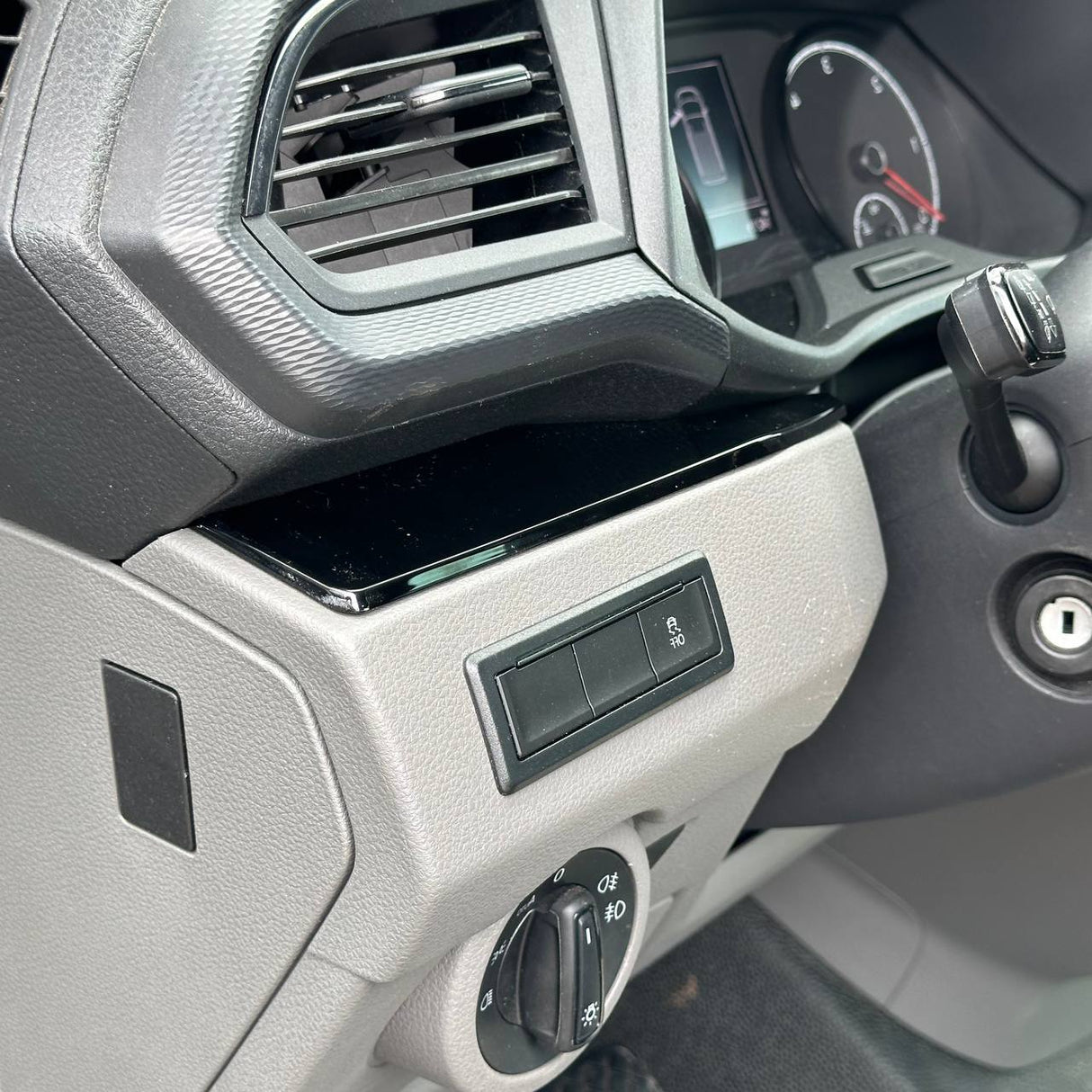 Für VW T6.1 Transporter Armaturenbrett Upgrade – 4-teiliges glänzendes unteres Armaturenbrett-Zierset