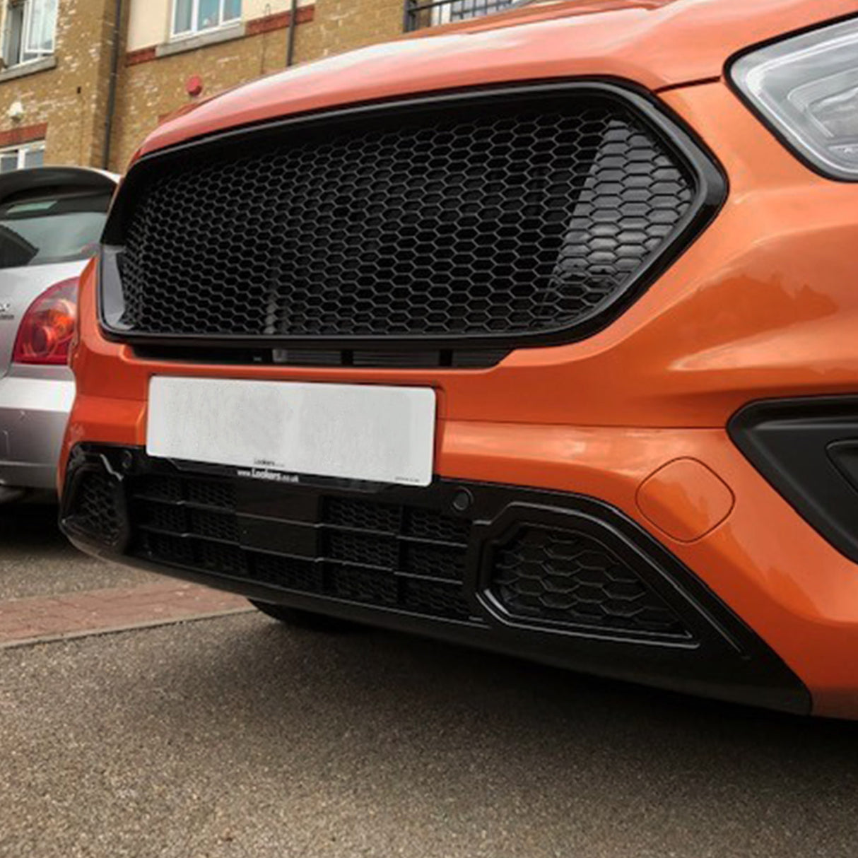 Für Ford Transit Custom Wabengrill-Set – Oberteil in Glanzschwarz & Unterteil in Matt Schwarz – Einbaufertig